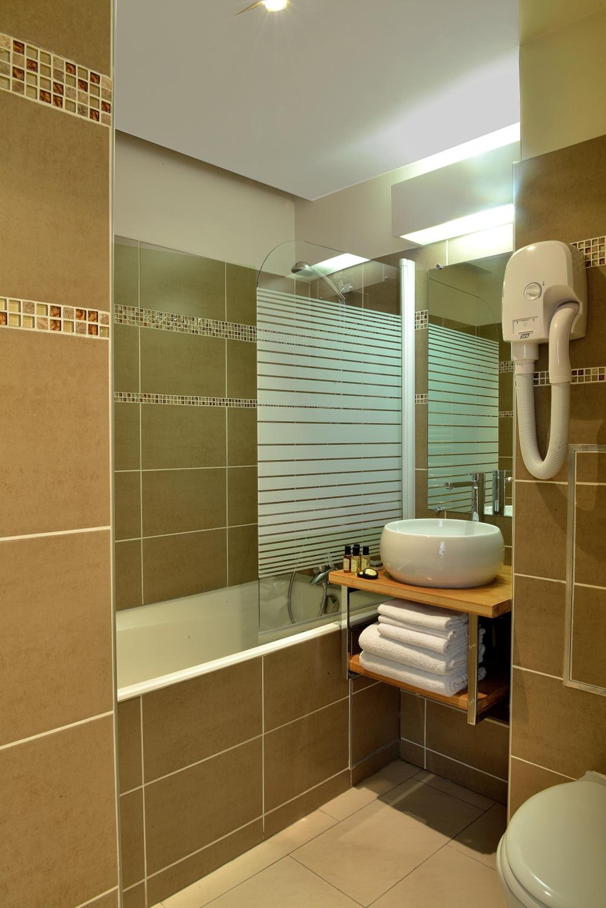 Standard Double Room thumbnail 6