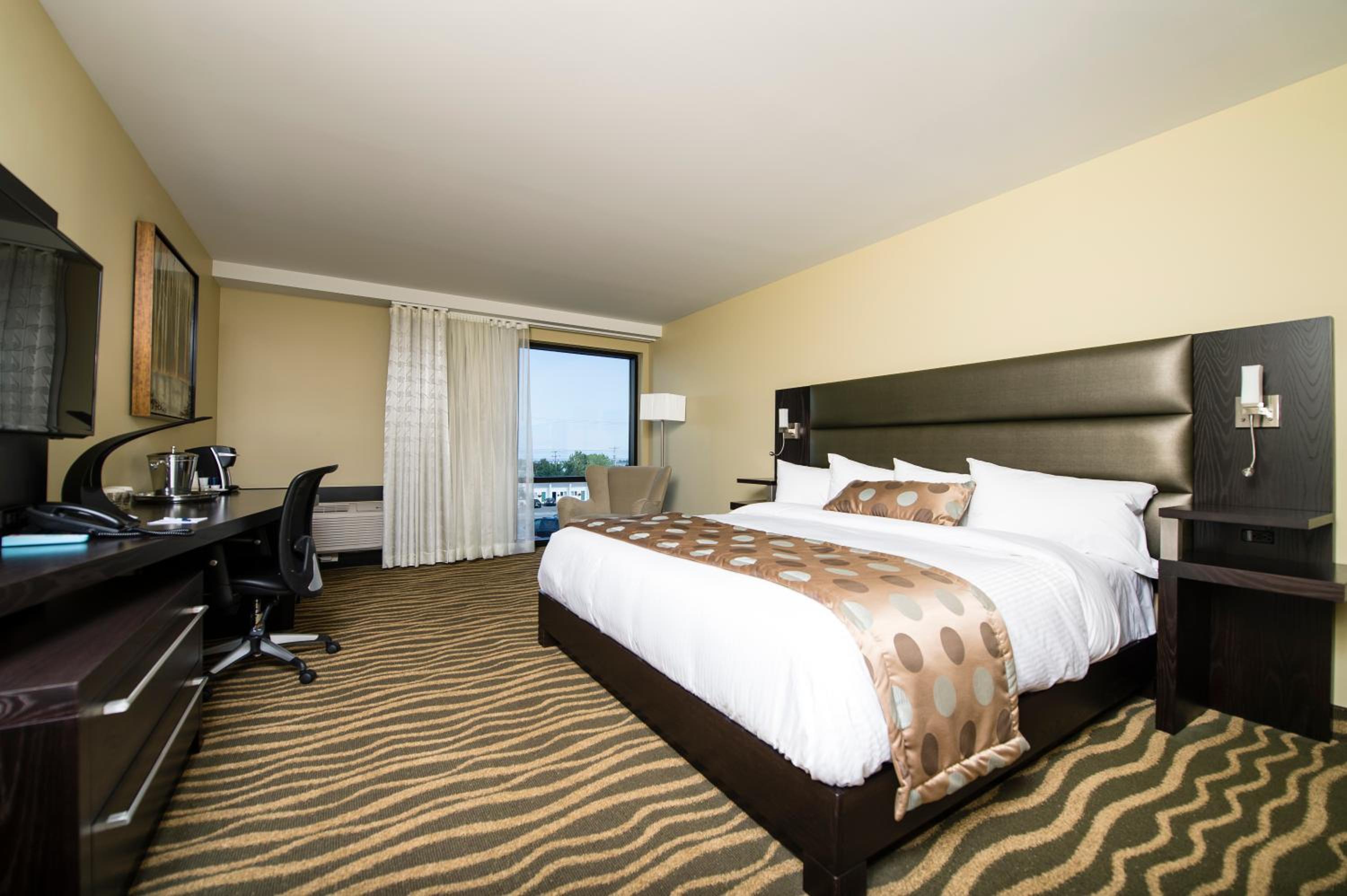 King Room with River View - Disability Access - Non-smoking