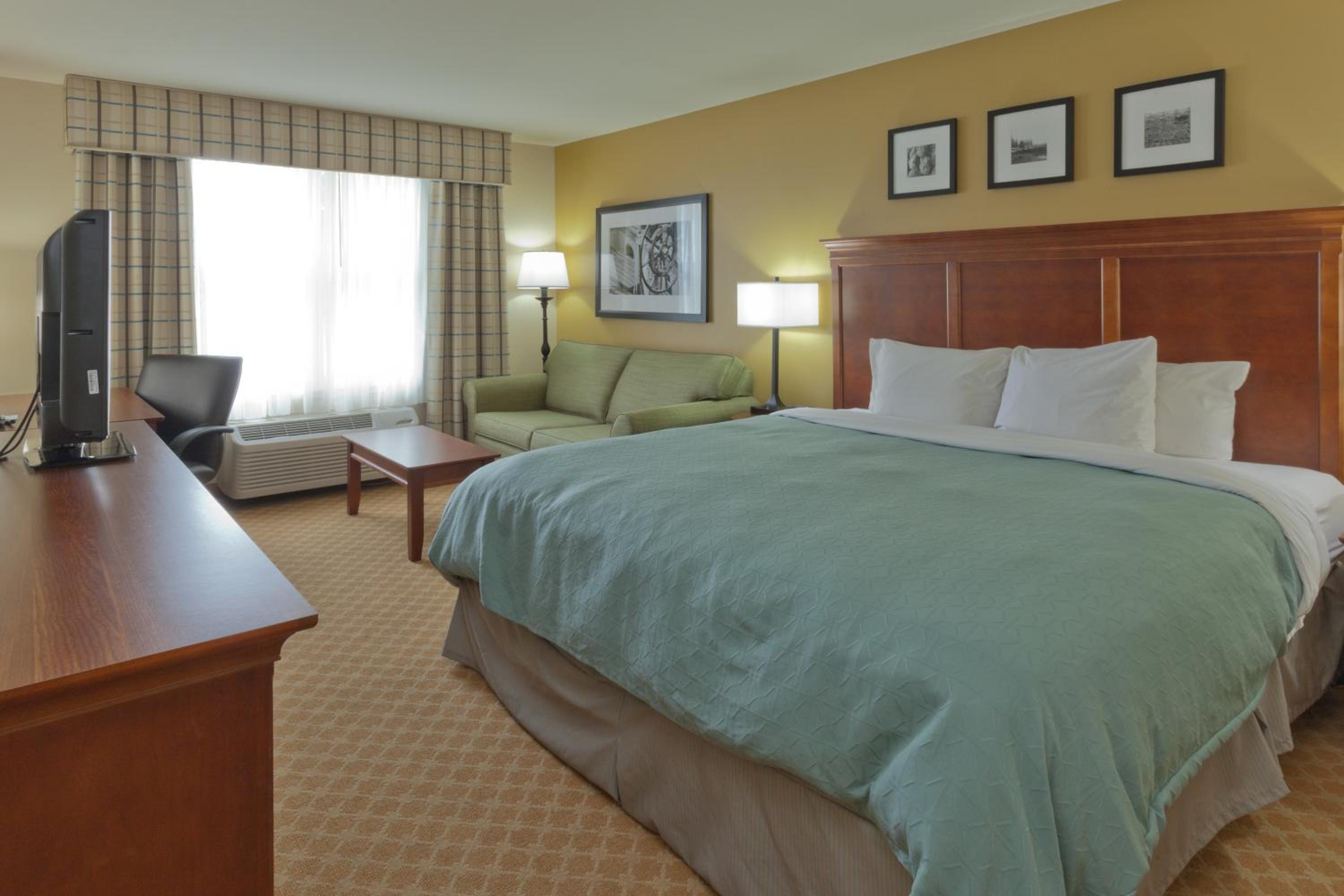 King Room with Sofa Bed - Non-Smoking - Photo 1