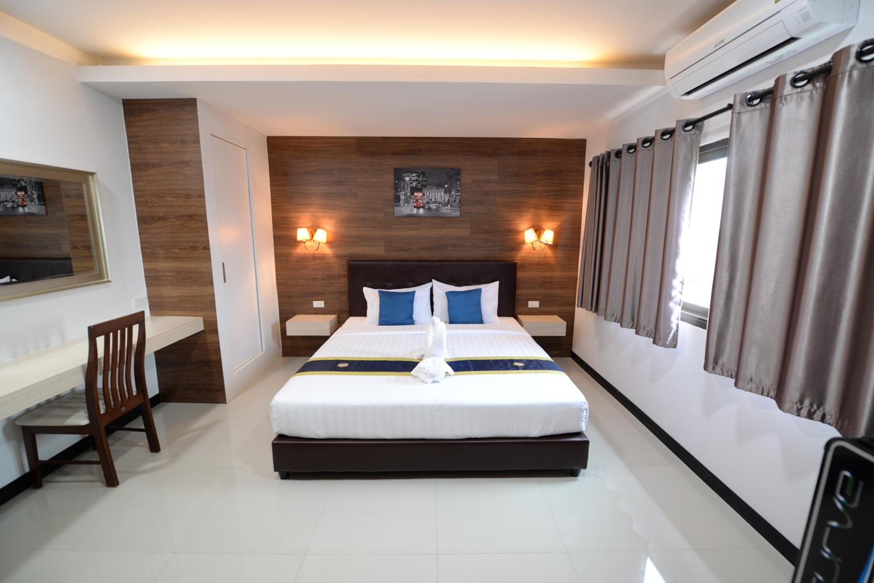 Standard King Room - Photo 1