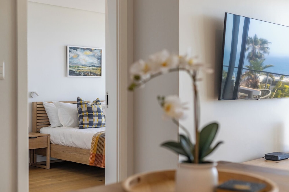 Apartment, 3 Bedrooms - Photo 2
