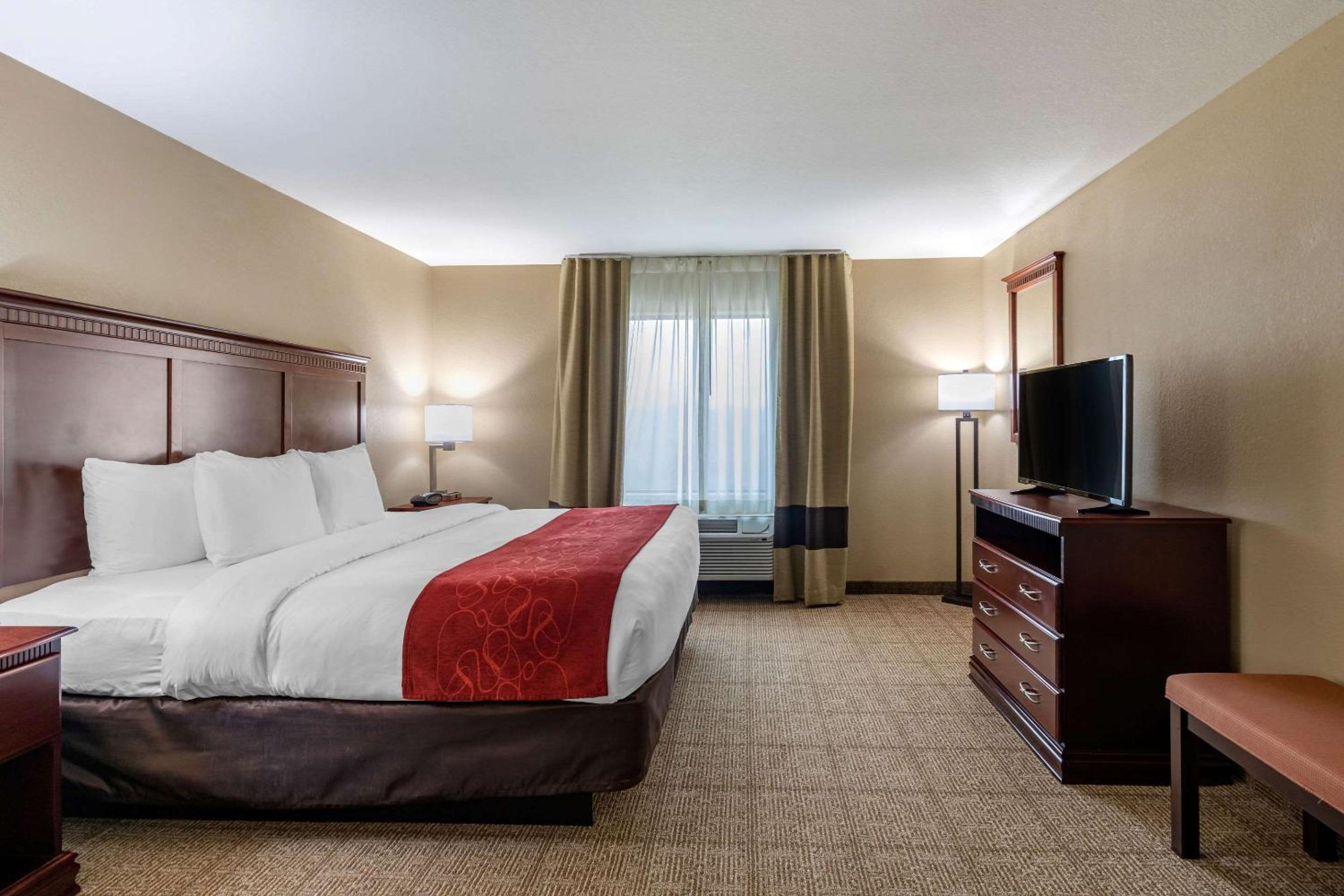 King Suite - Accessible/Non-Smoking photo 2