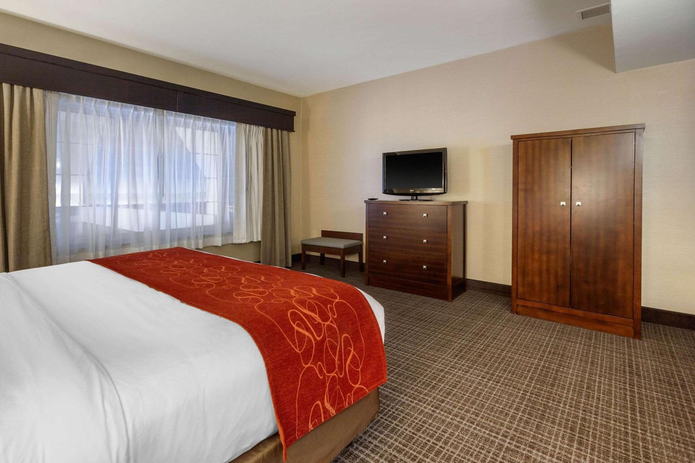 Superior King Suite - Non-Smoking photo 1