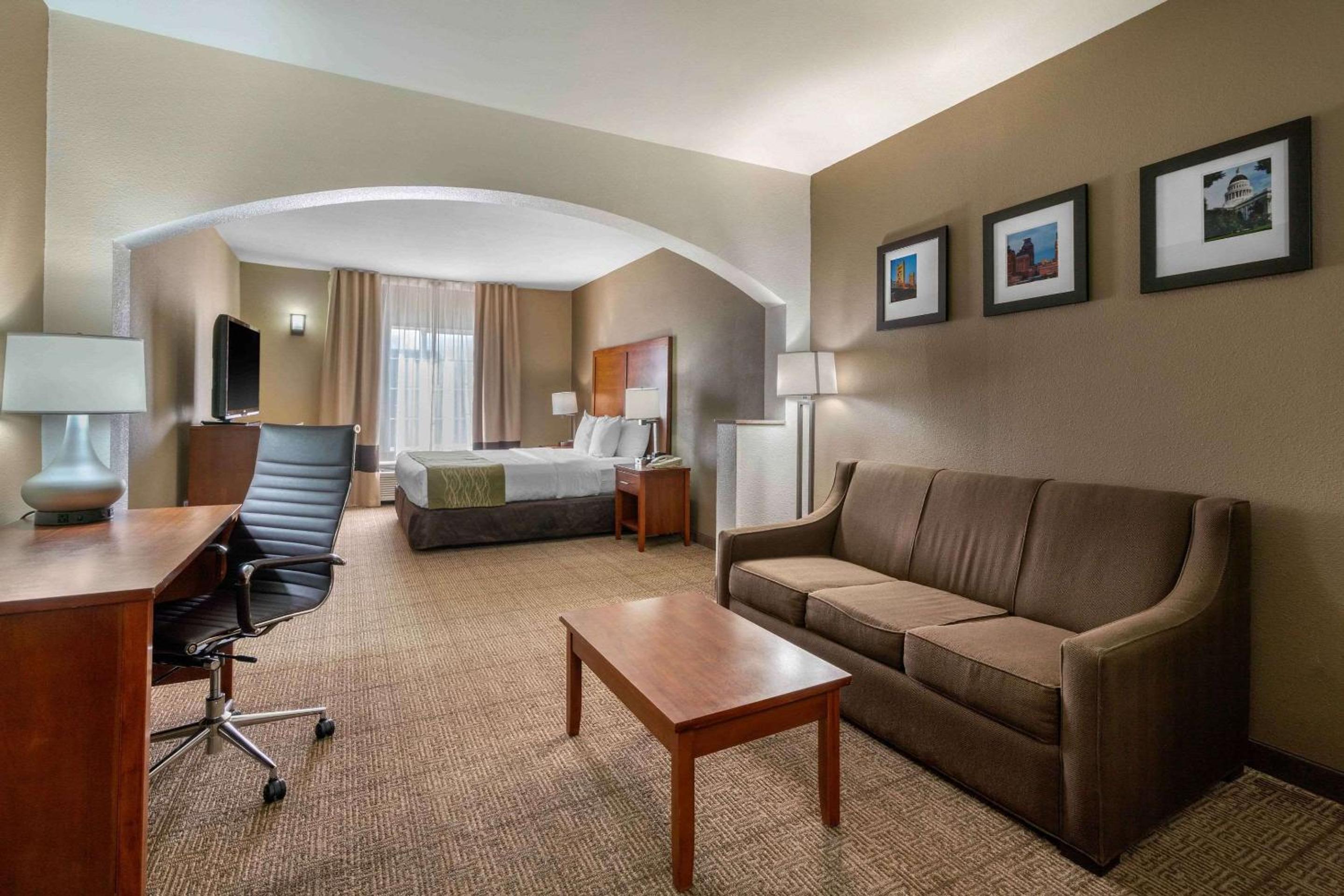 King Suite - Non-Smoking - Photo 1