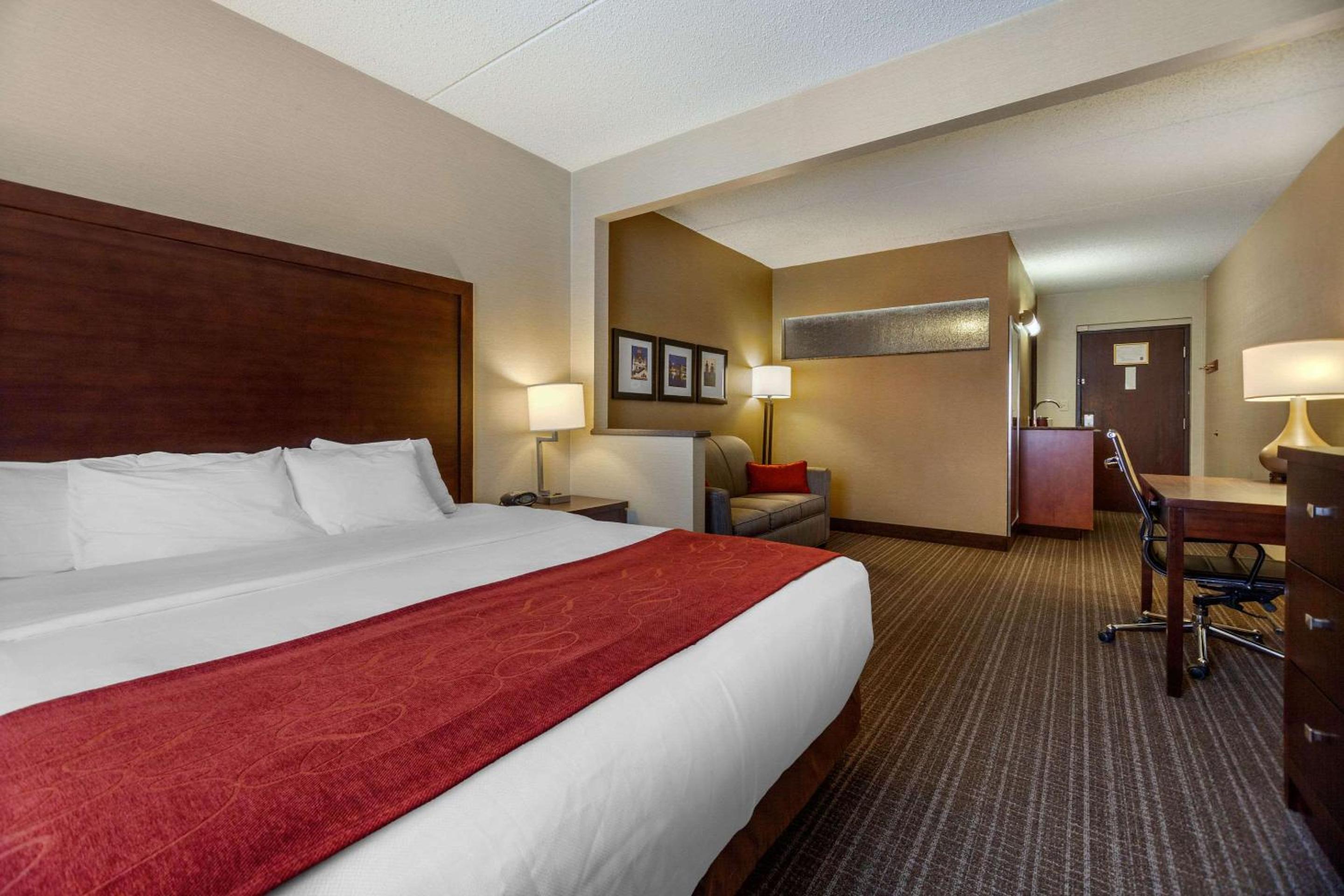Standard King Suite - Non-Smoking - Photo 2