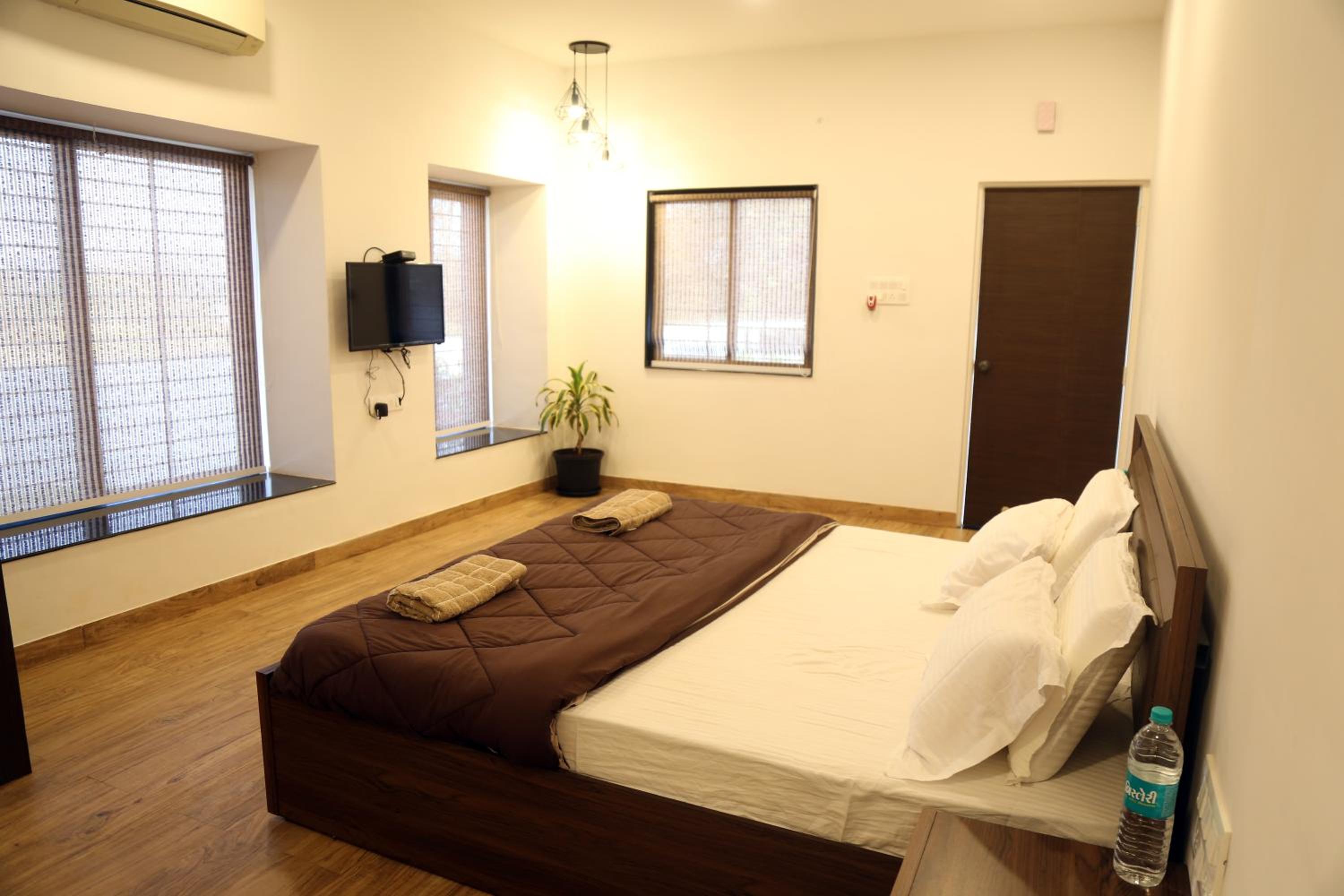 Deluxe King Room photo 3