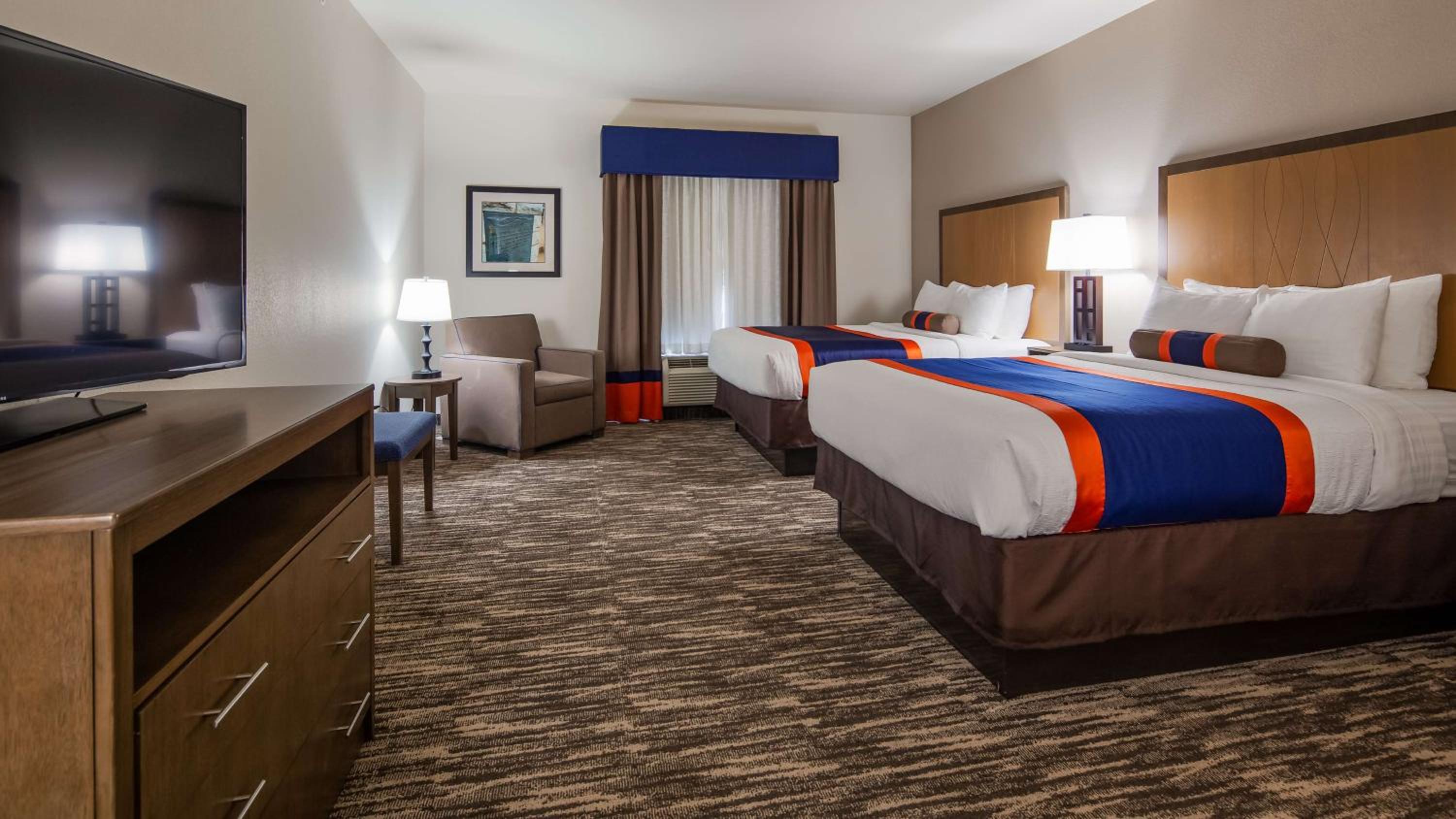 Queen Suite with Two Queen Beds and Bath Tub - Mobility Access photo 3