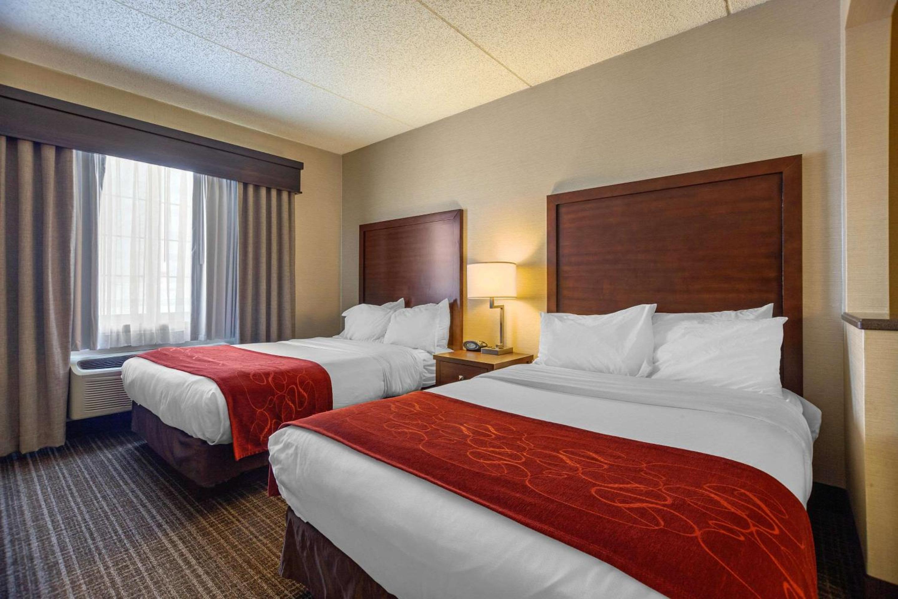 Queen Suite with Two Queen Beds and Tub -  Accessible/Non-Smoking - Photo 7