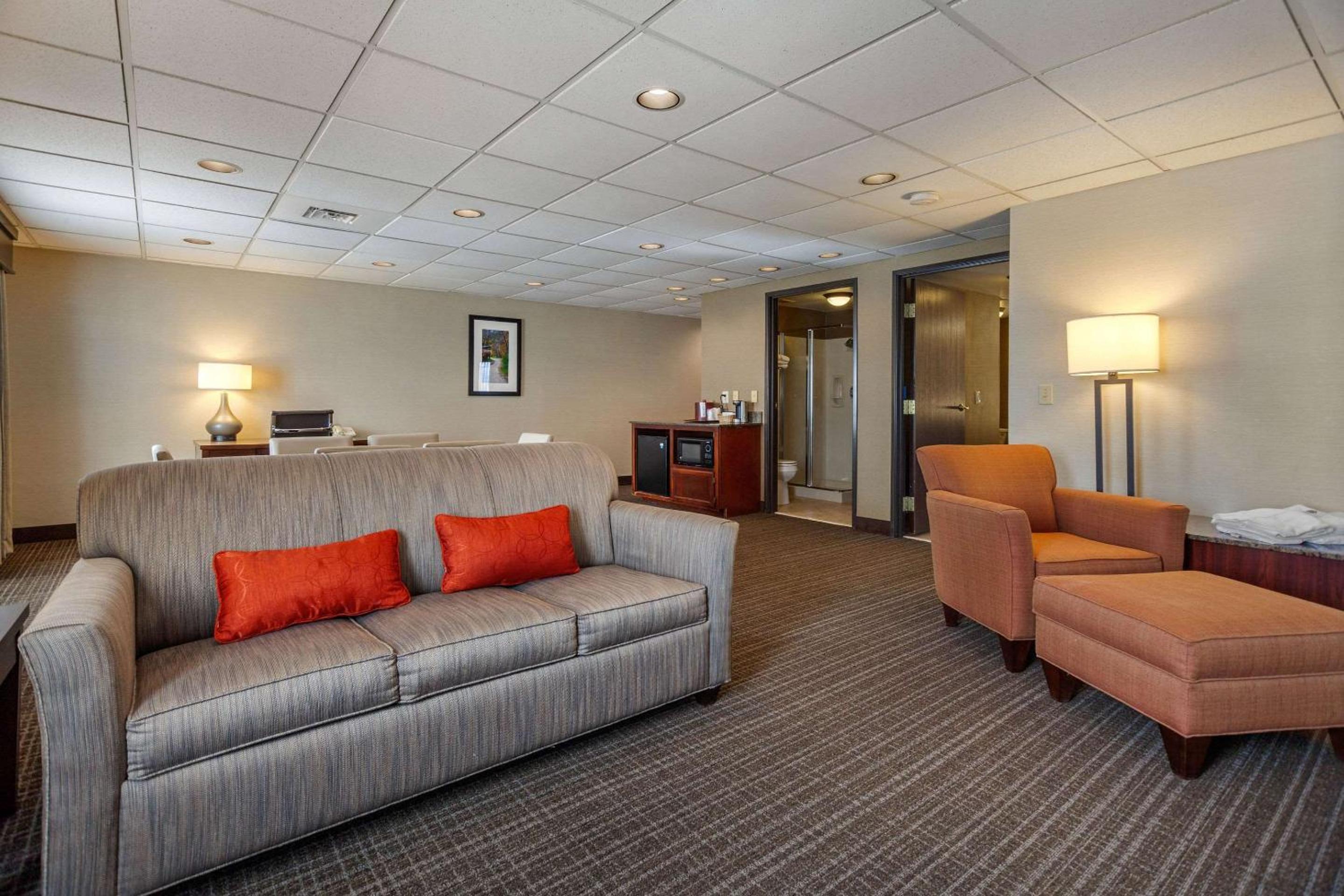 Superiord King Suite - Non-Smoking/Ground Floor - Photo 1