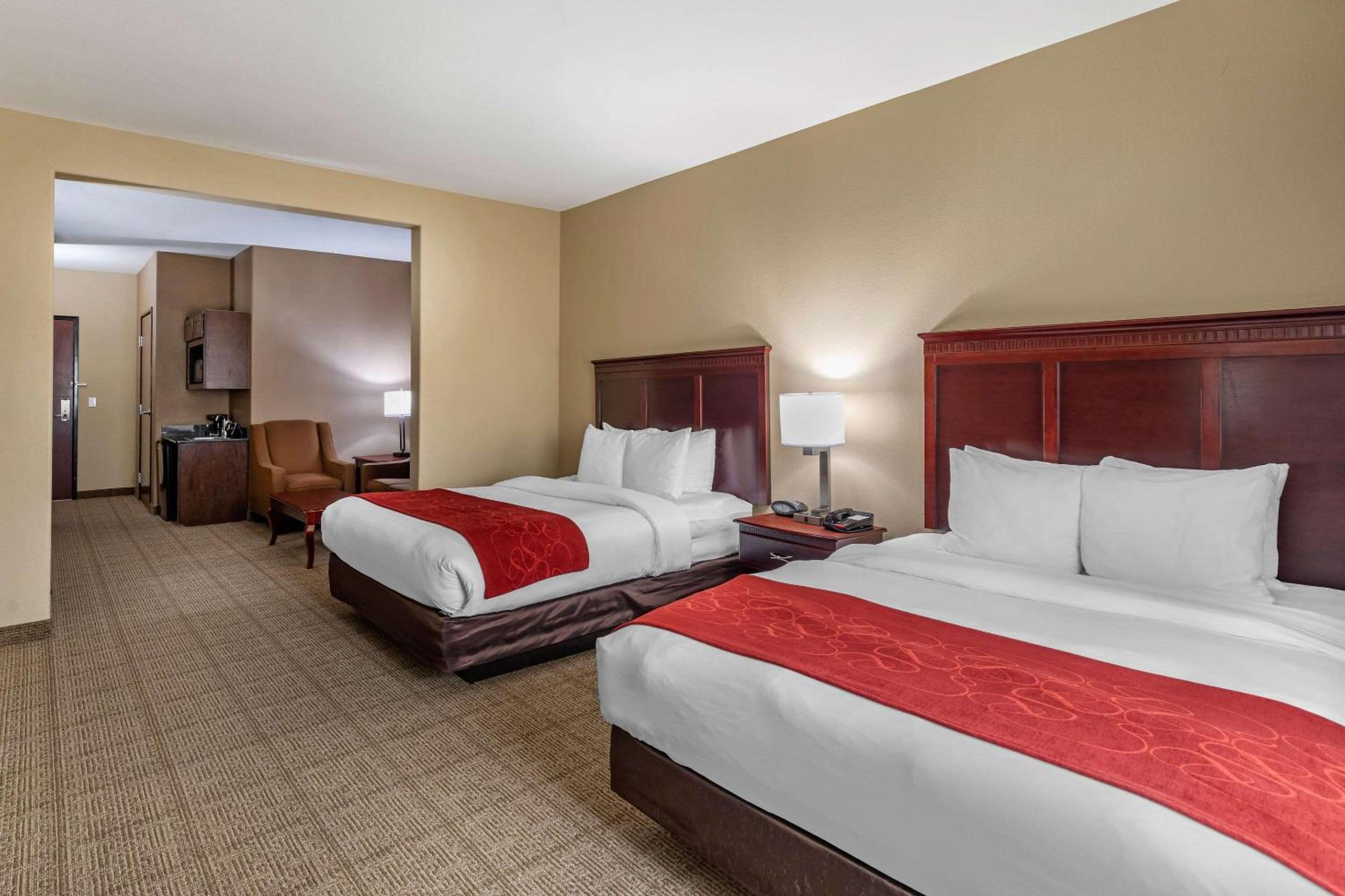 Suite with Two Queen Beds - Accessible/Non-Smoking photo 3