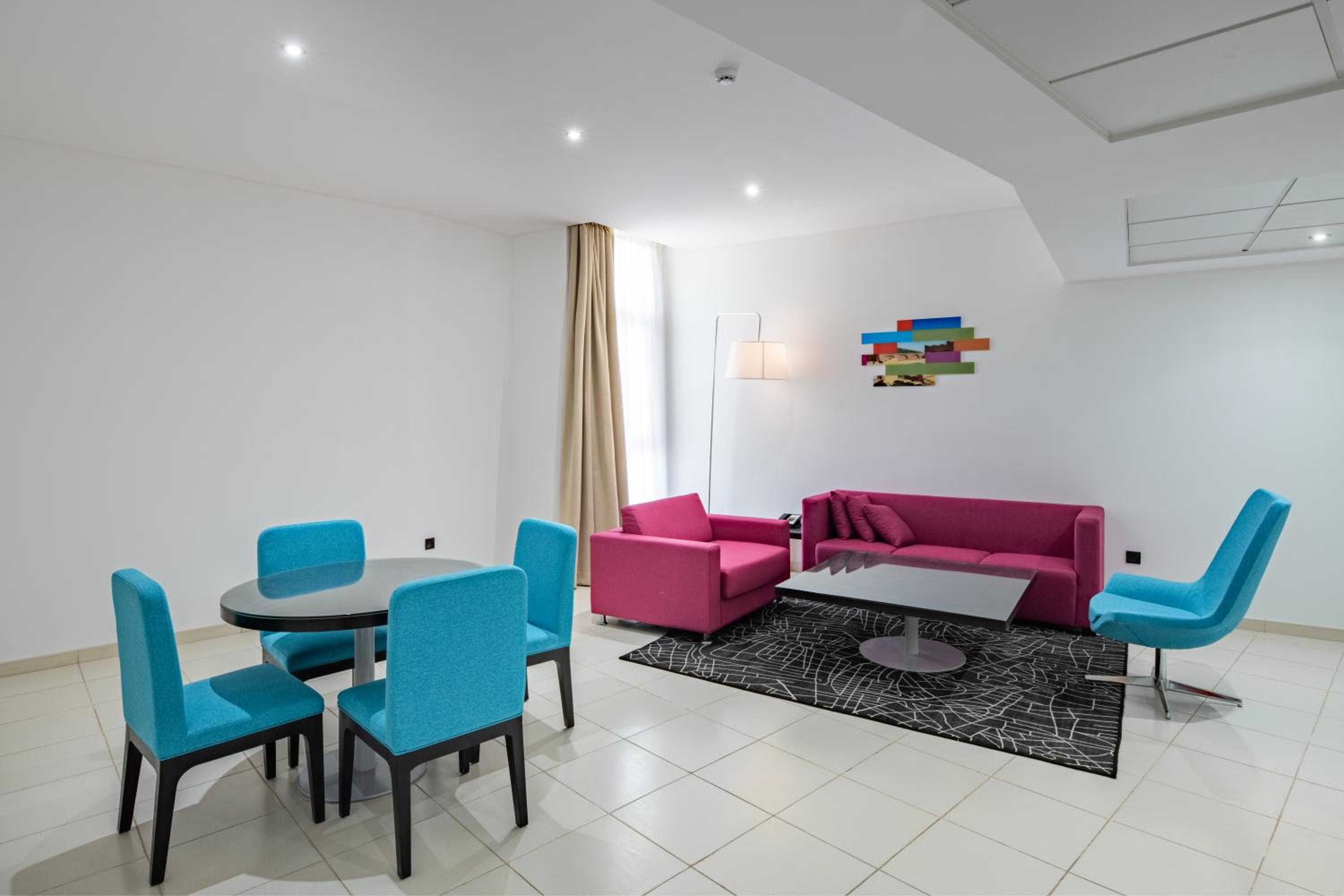 One-Bedroom Apartment - Annex - Photo 9