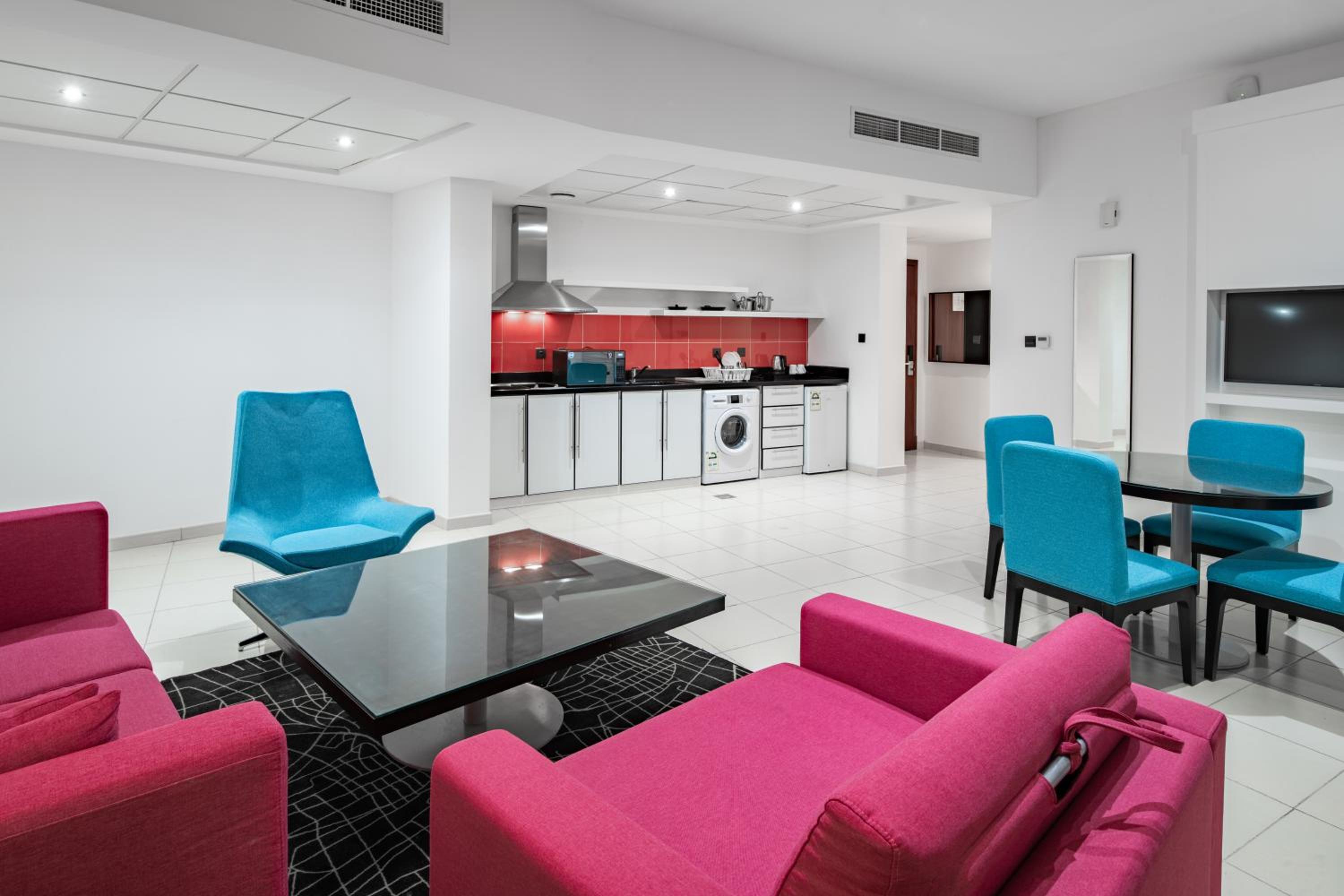 One-Bedroom Apartment - Annex - Photo 8
