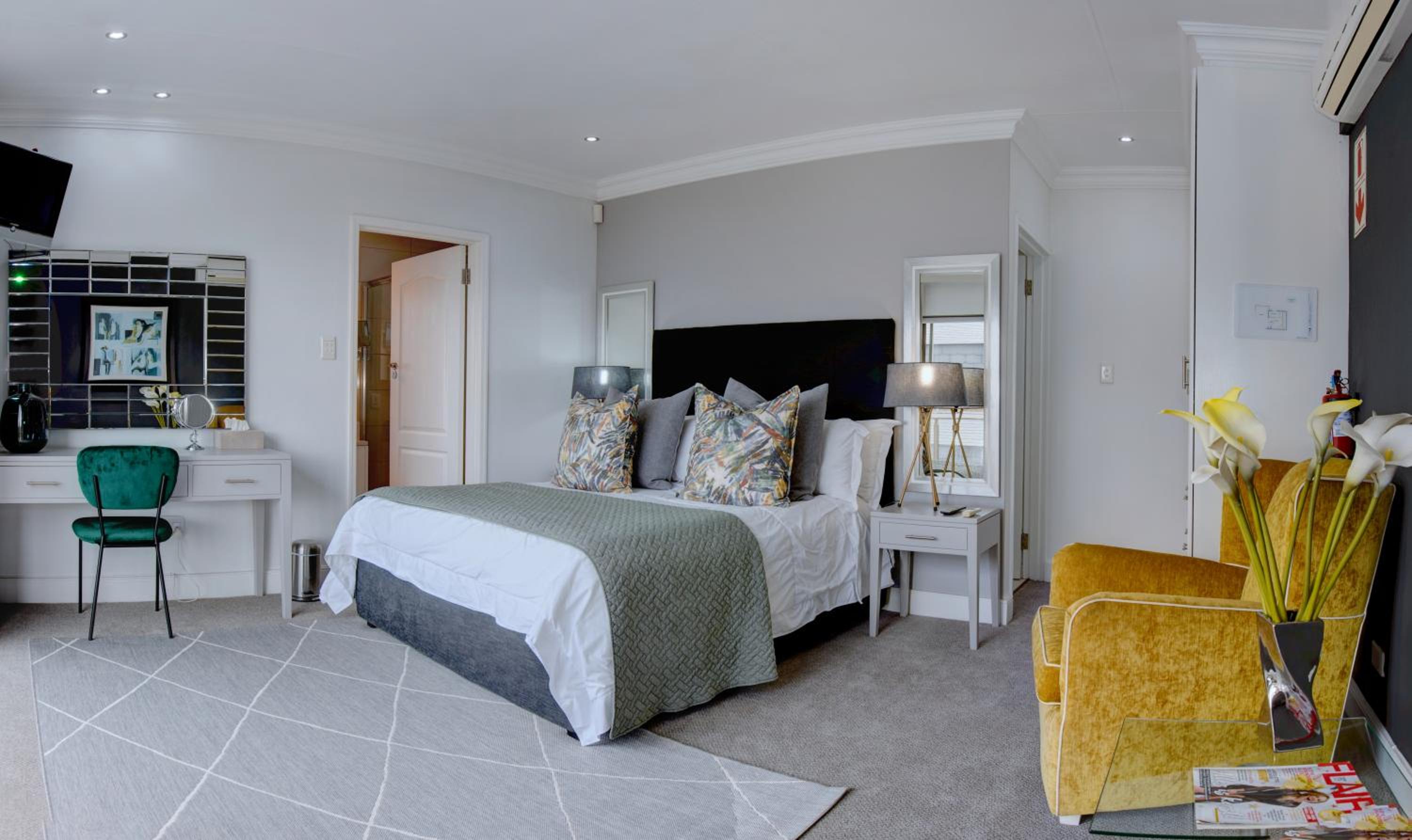 Luxury Suite - Photo 1