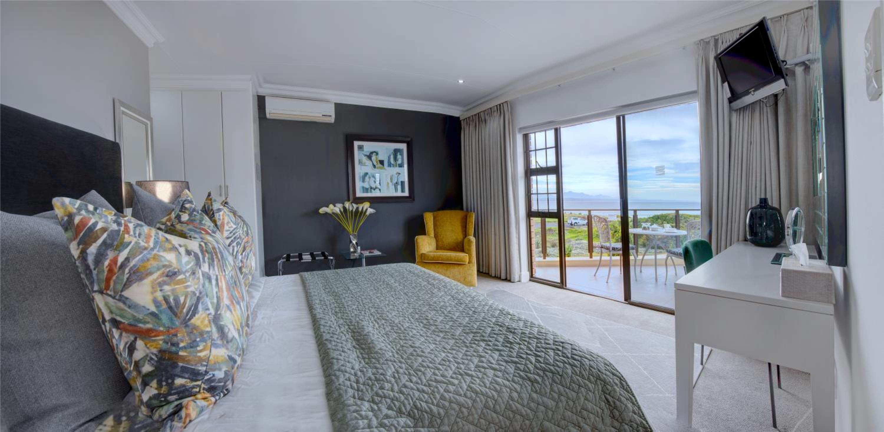 Luxury Suite - Photo 4