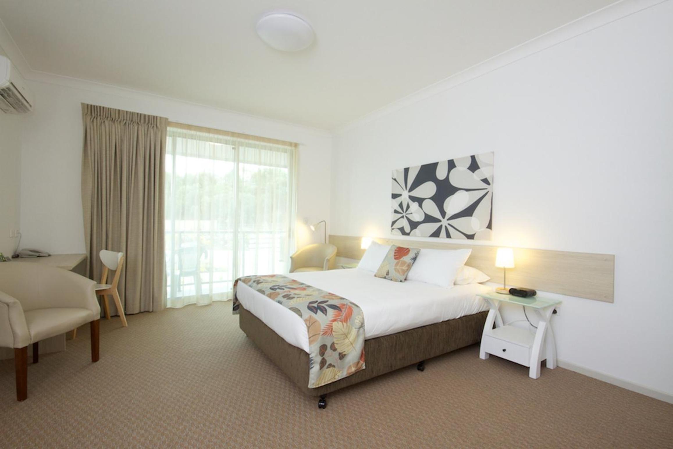 Queen Room photo 3