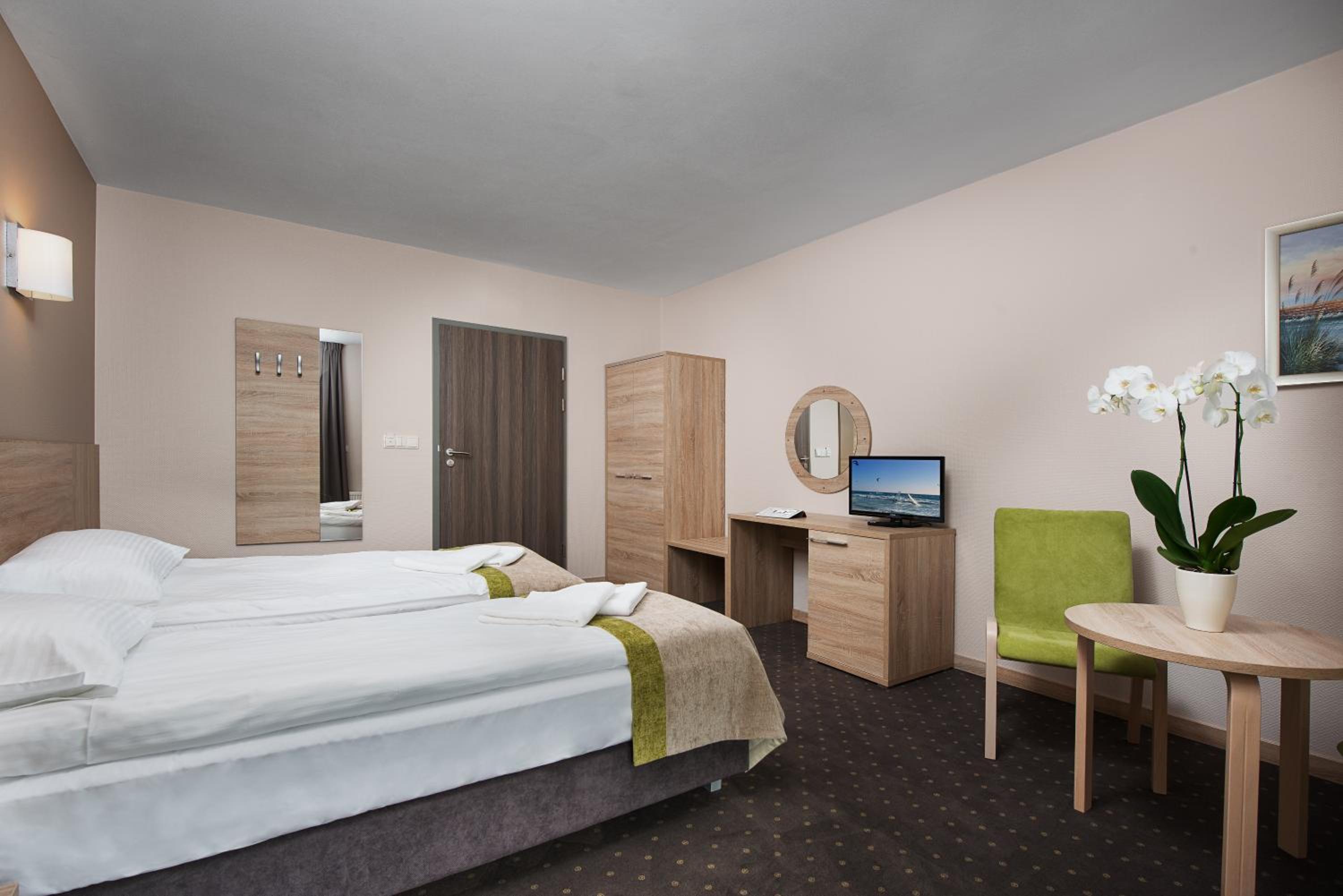 Twin Room - Photo 2