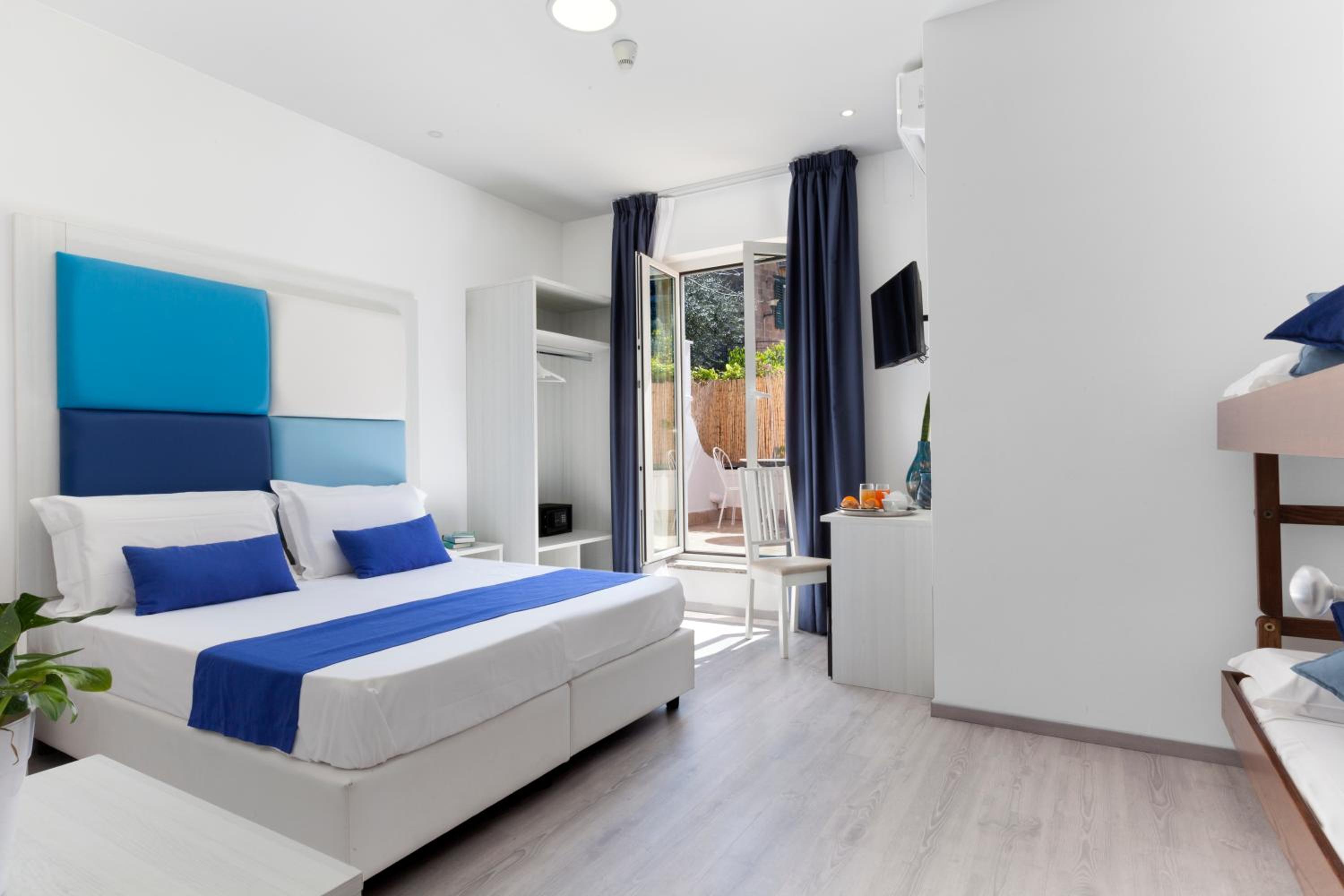 Quadruple Room - Photo 3