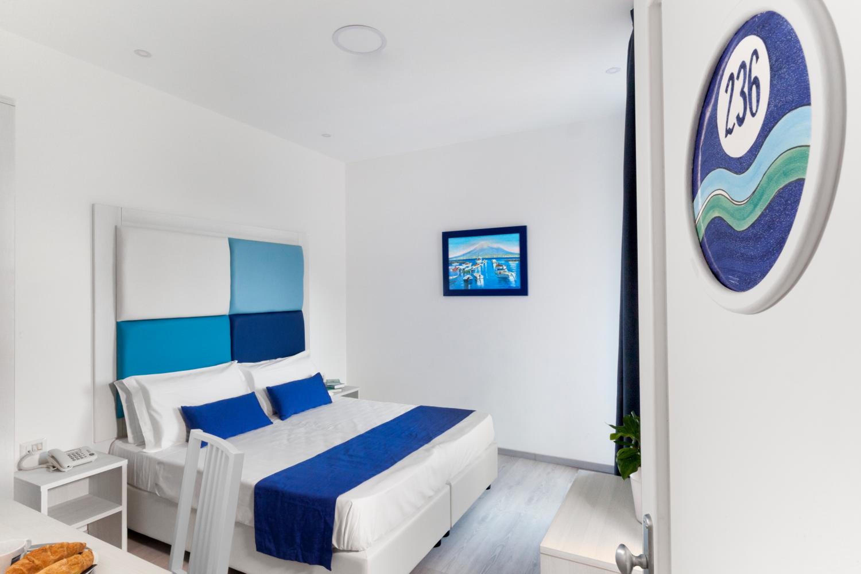 Standard Double or Twin Room - Photo 6