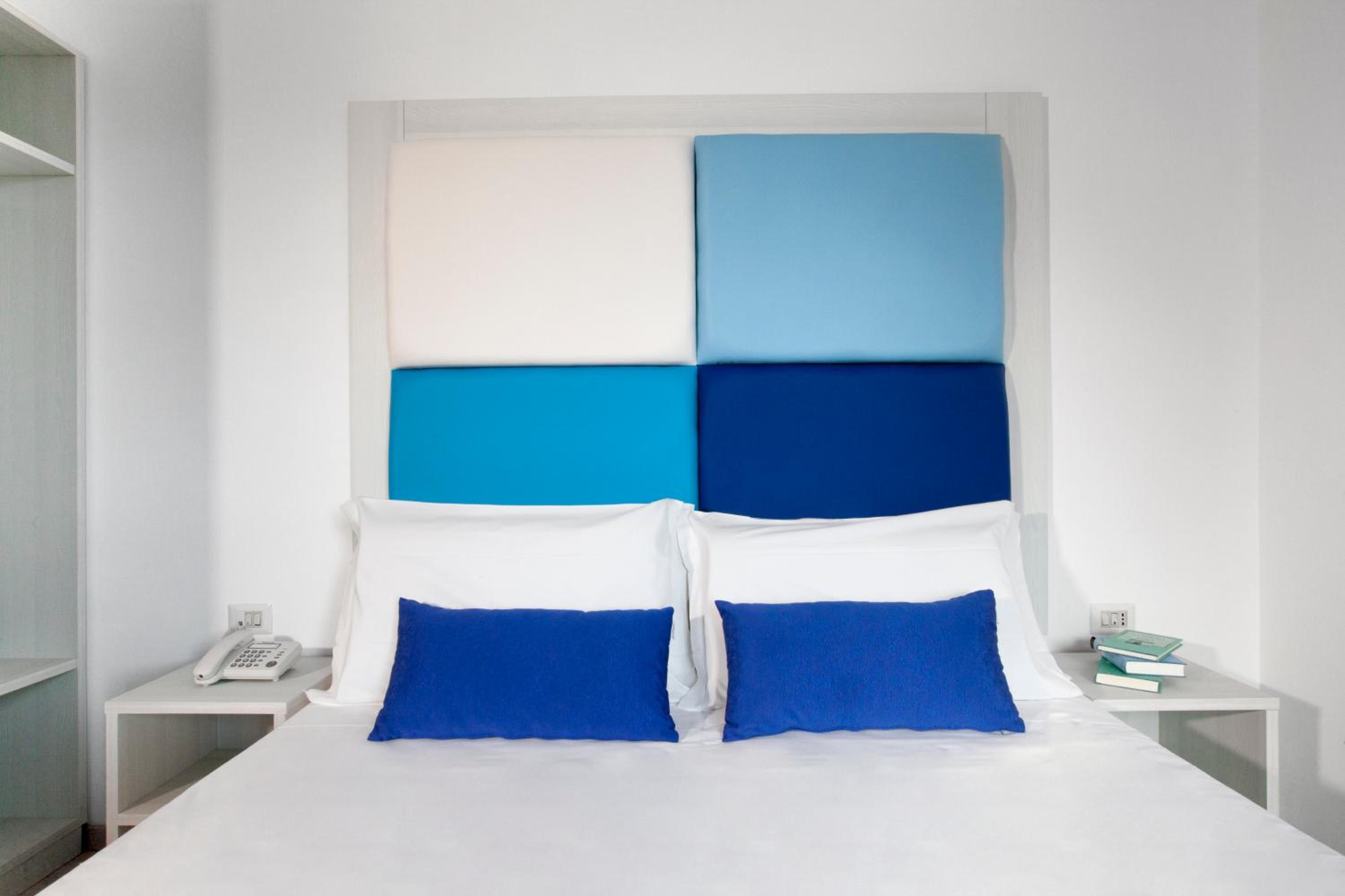 Standard Double or Twin Room - Photo 8