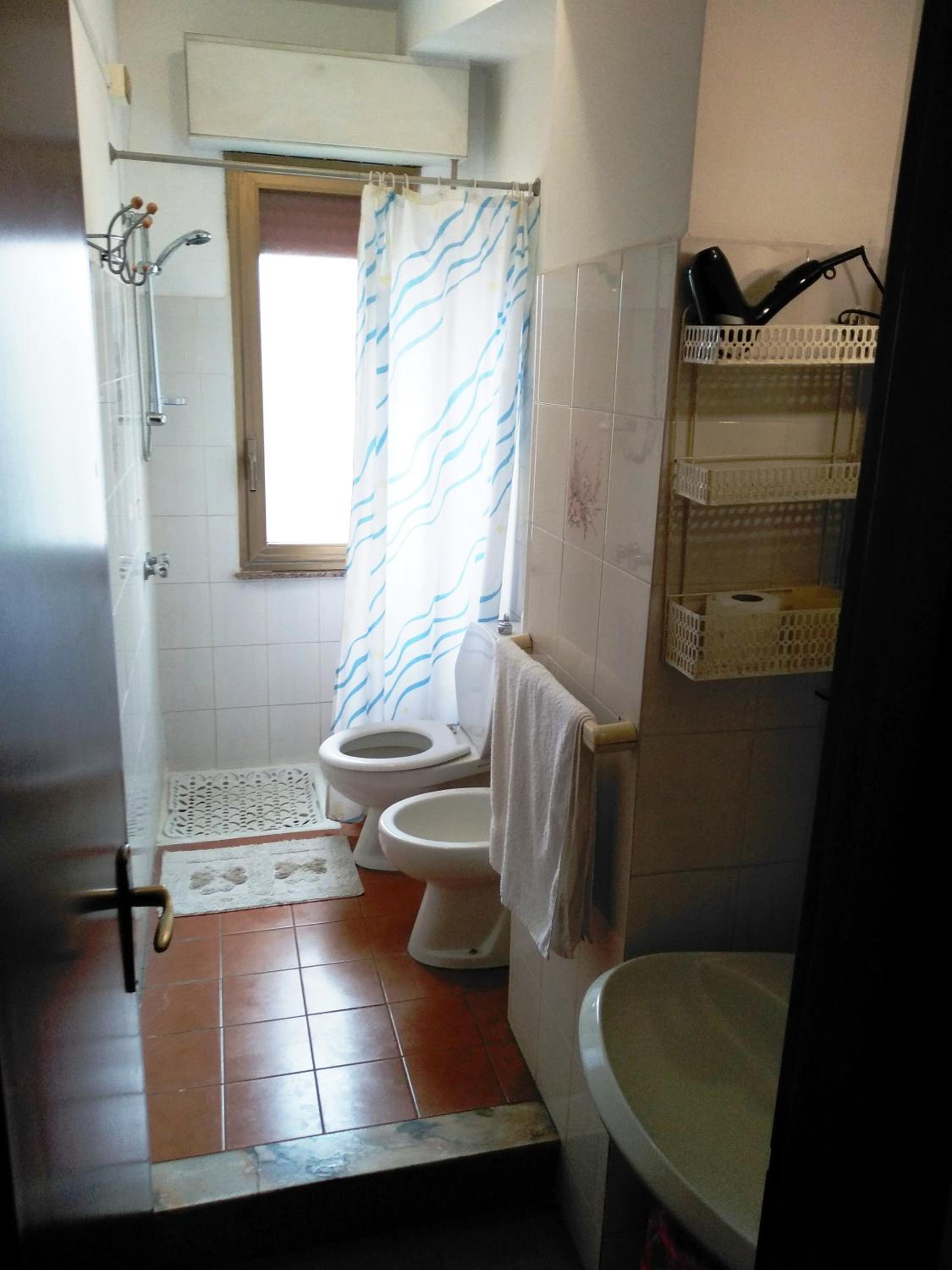 Twin Room - Photo 11