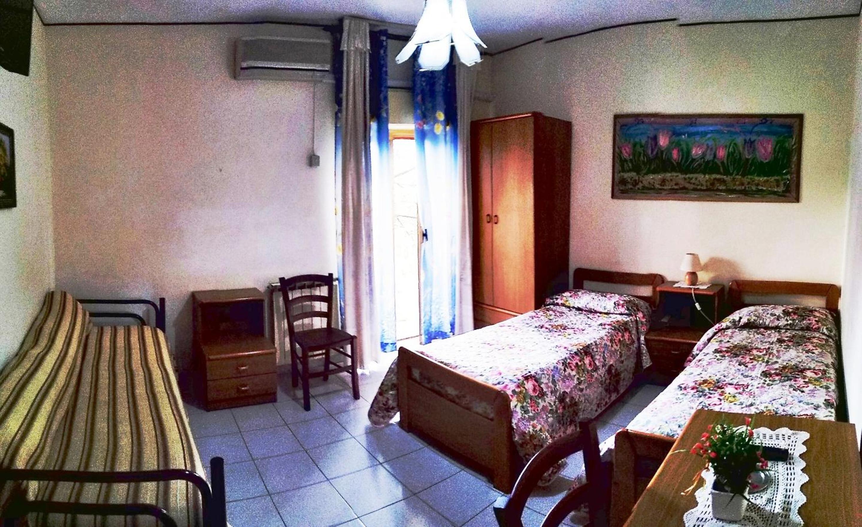 Twin Room - Photo 16