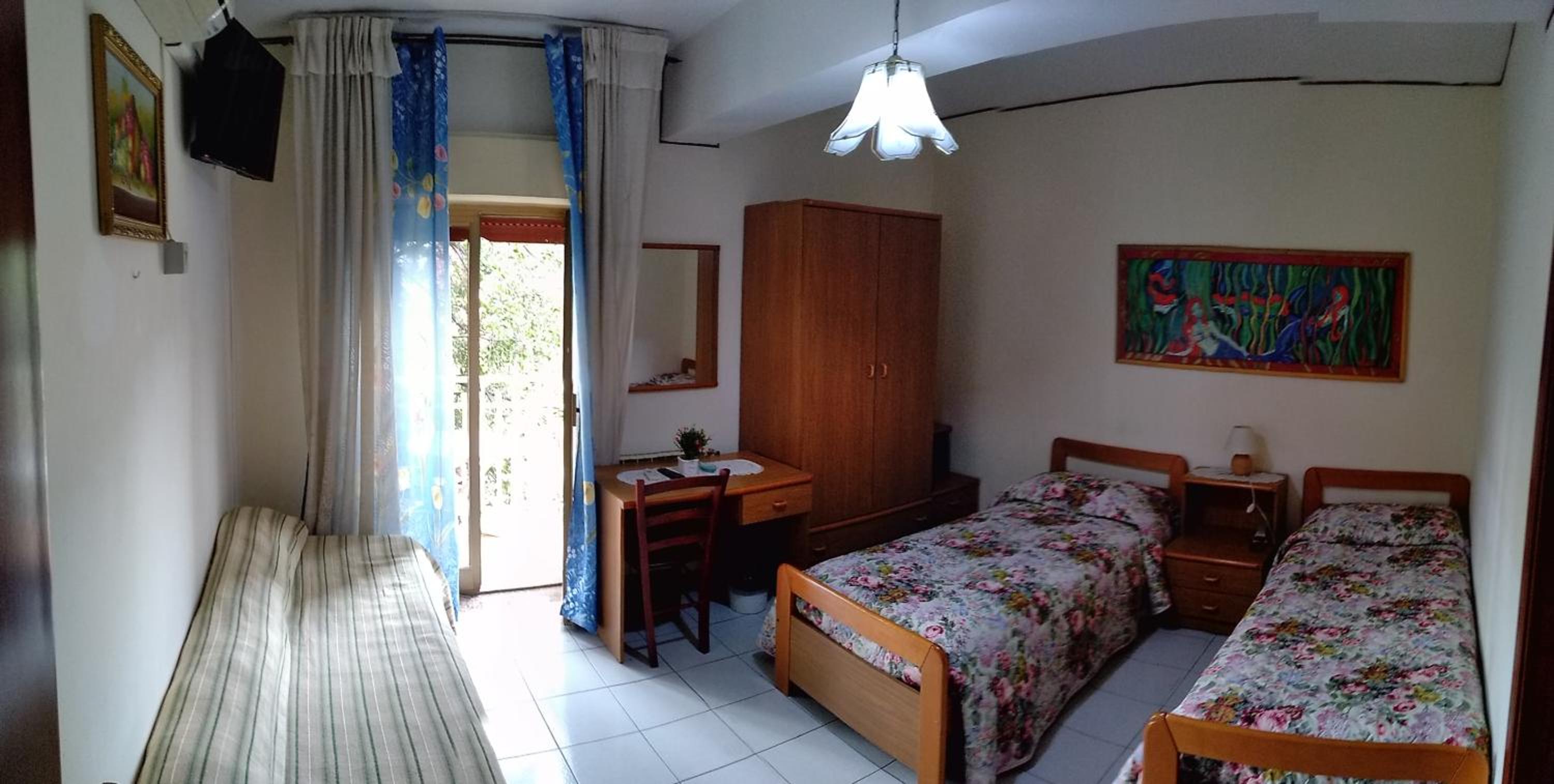 Twin Room - Photo 1