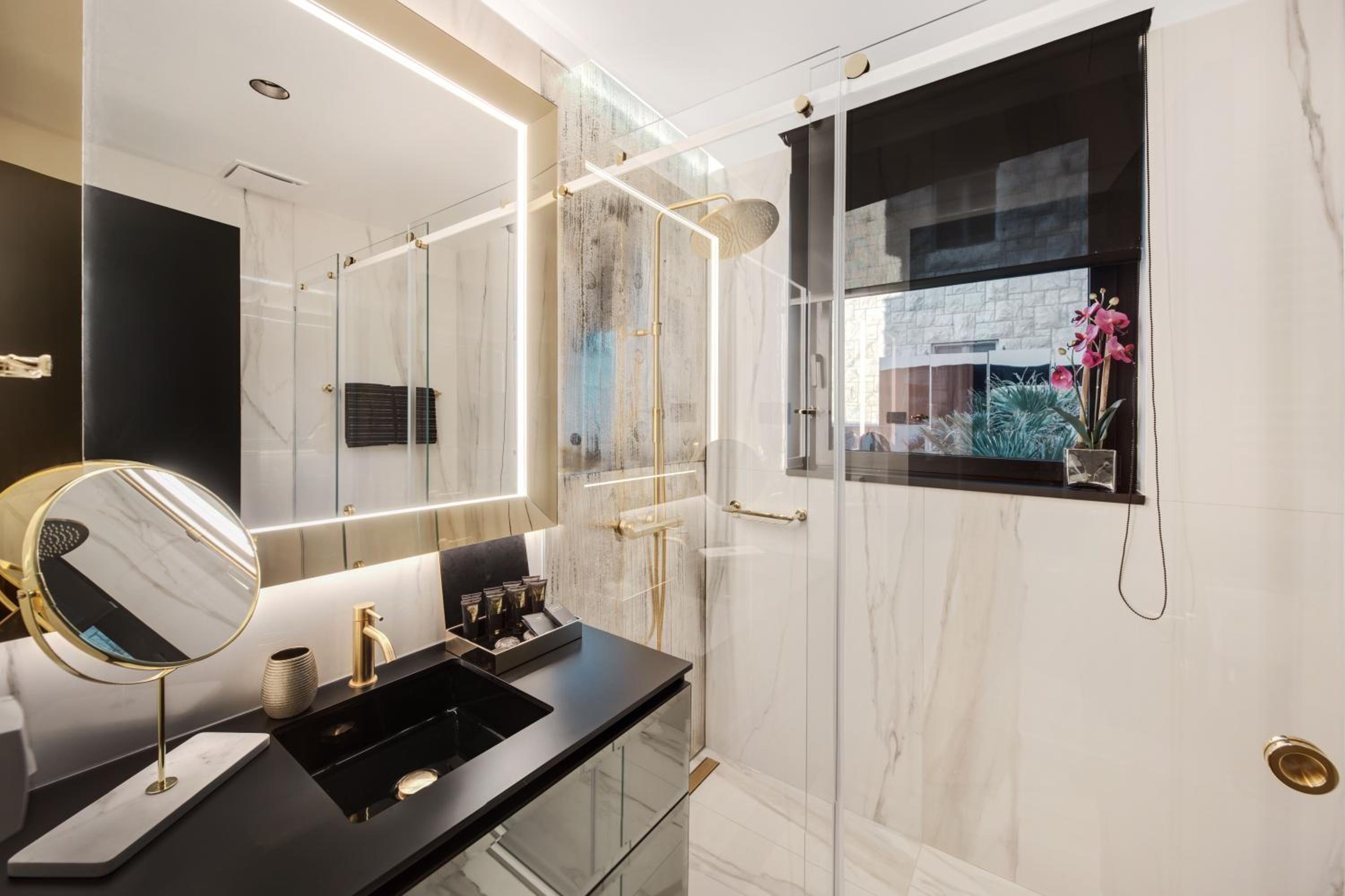 Executive Suite With Partial Sea View photo 2