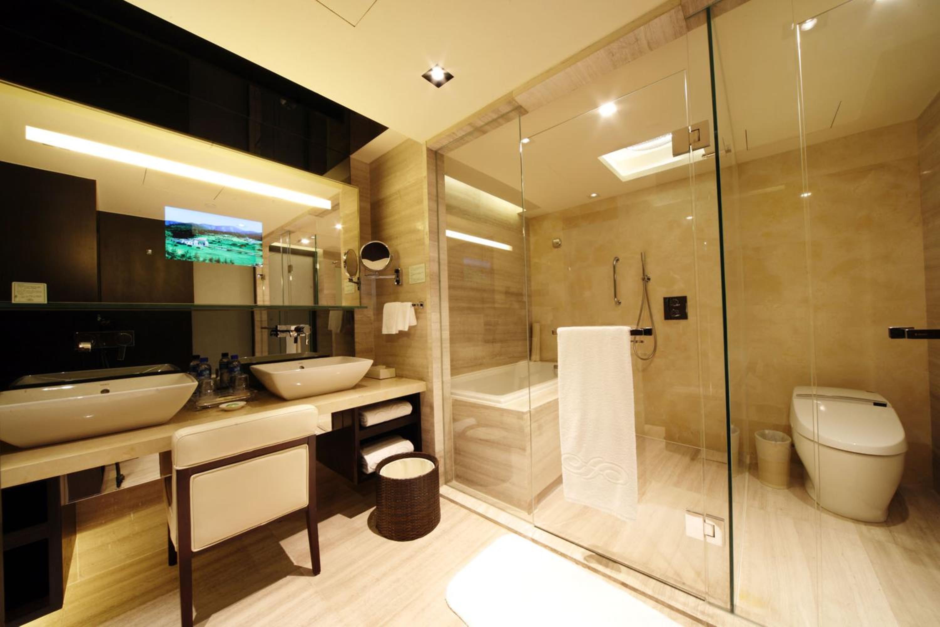 Deluxe King Size Bed Room - West Wing - Photo 3