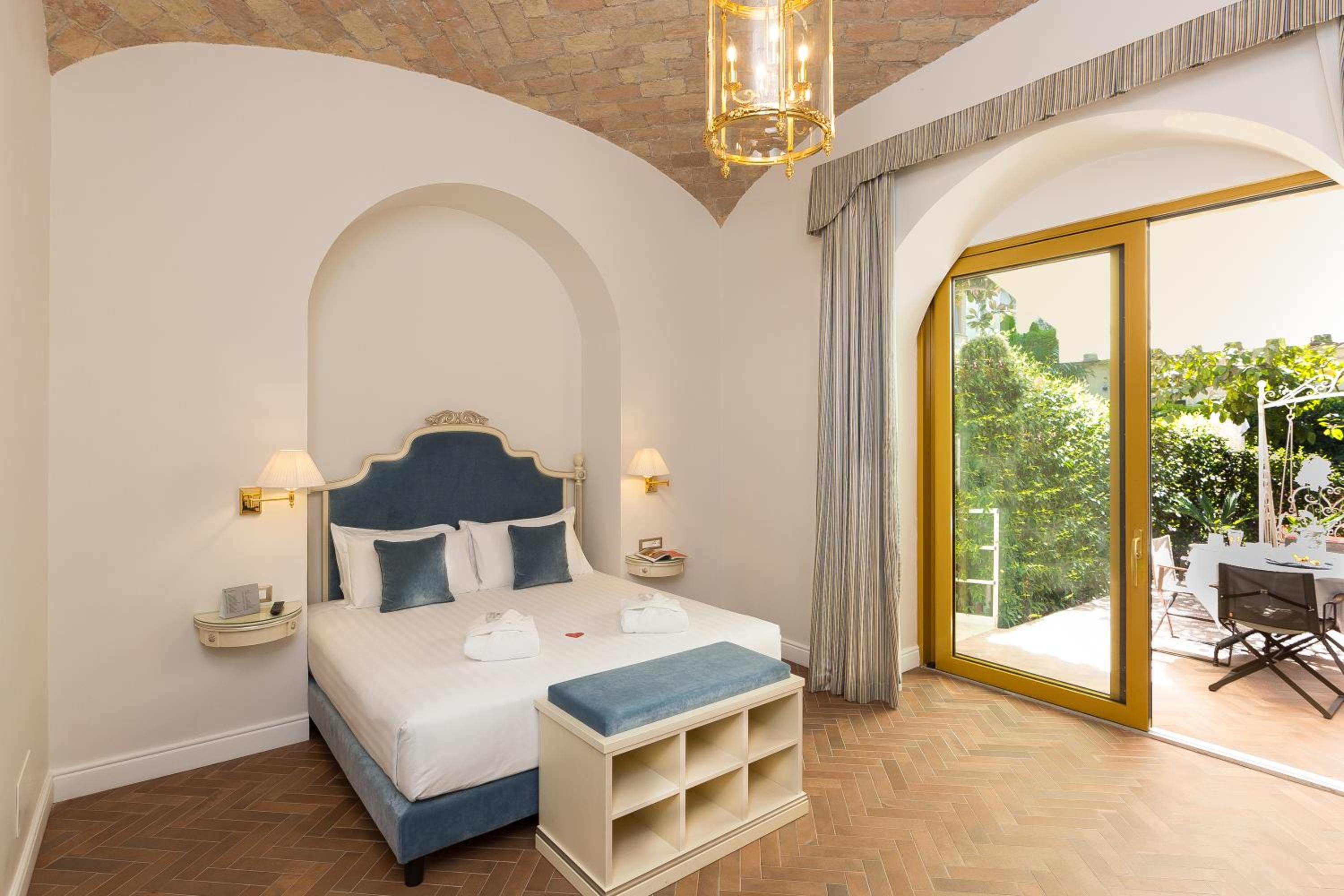 Deluxe Suite with Spa Bath