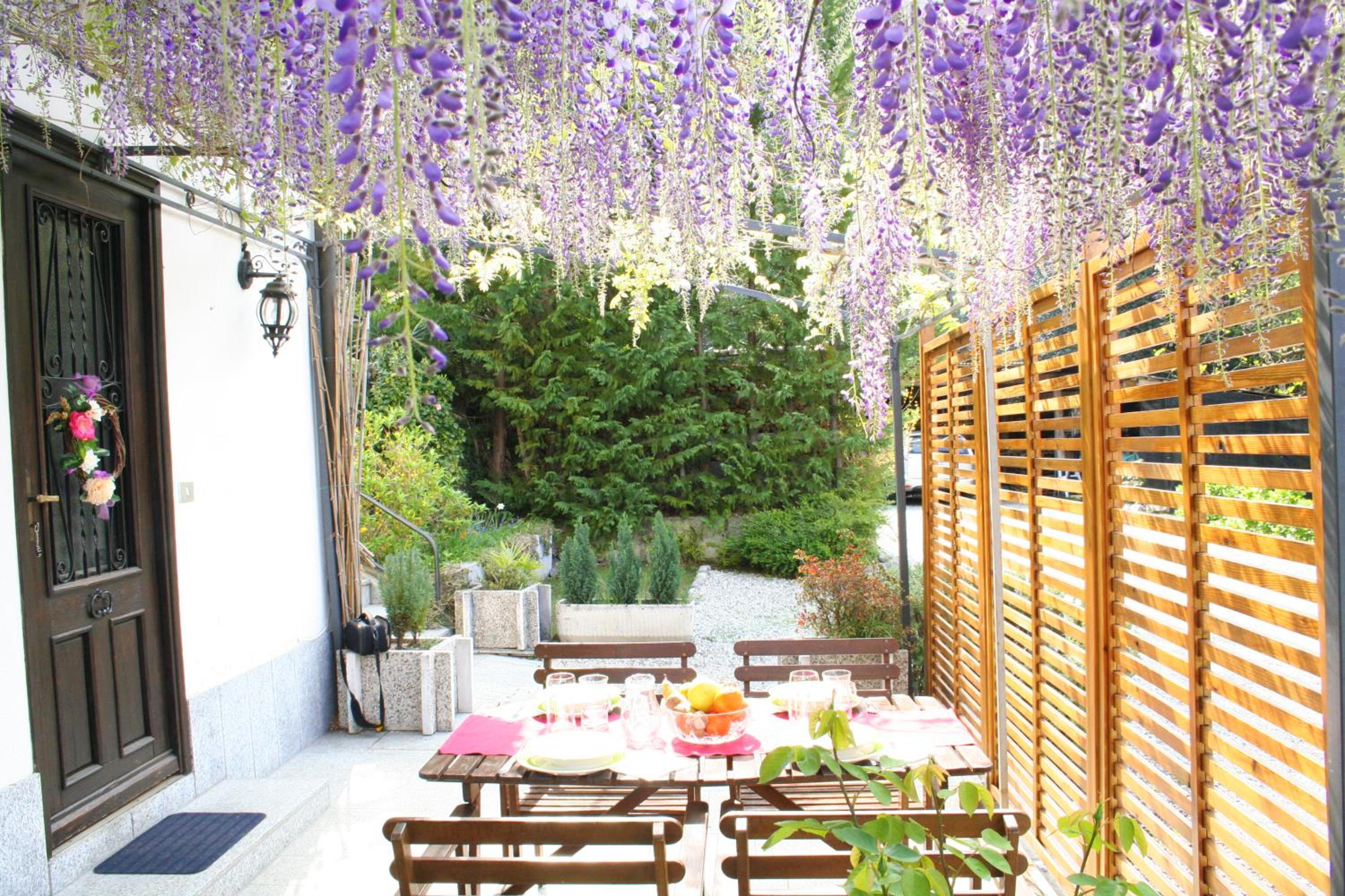 One-Bedroom Apartment with Patio photo 2
