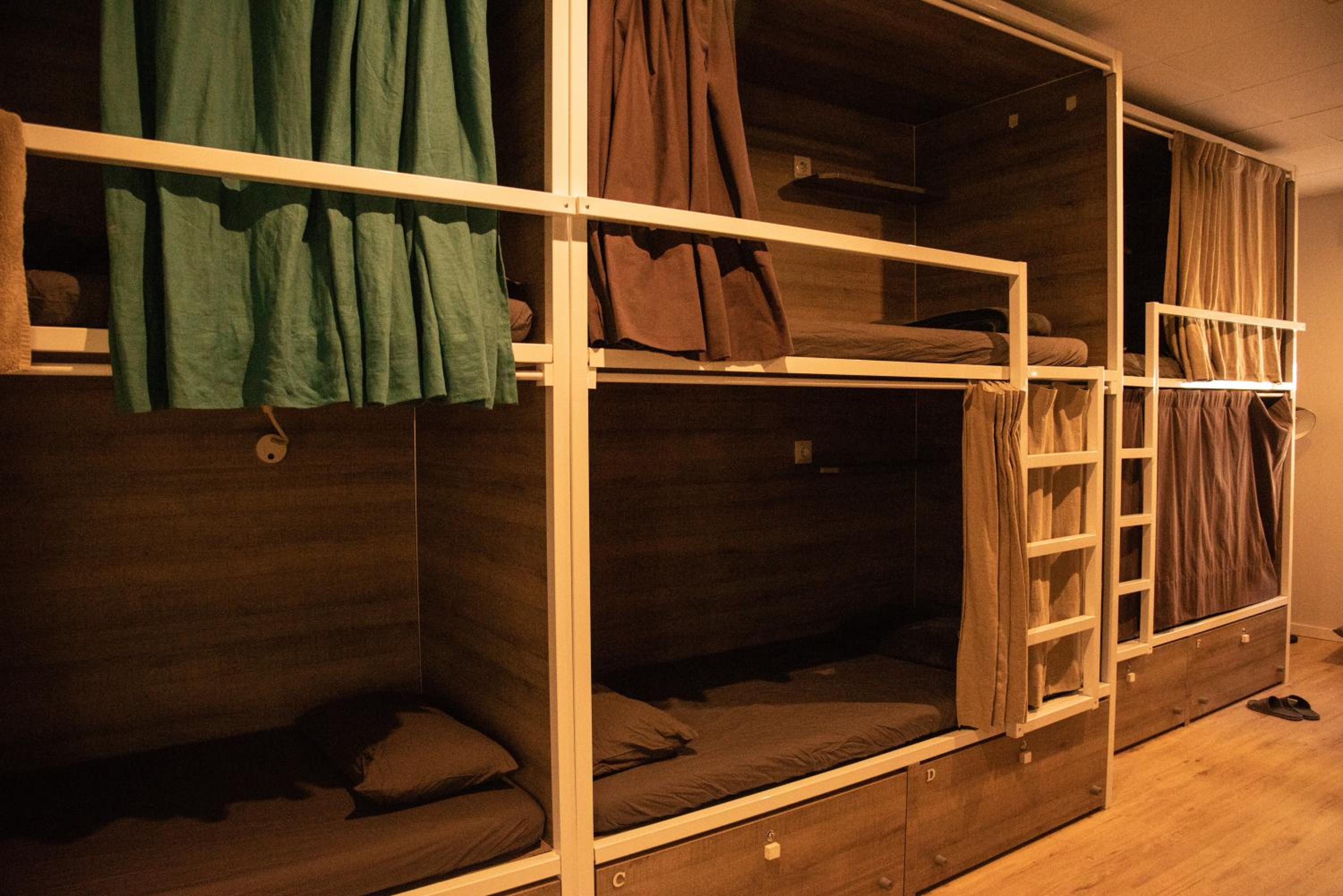 Cama en Dormitorio Mixto de 10 Camas
