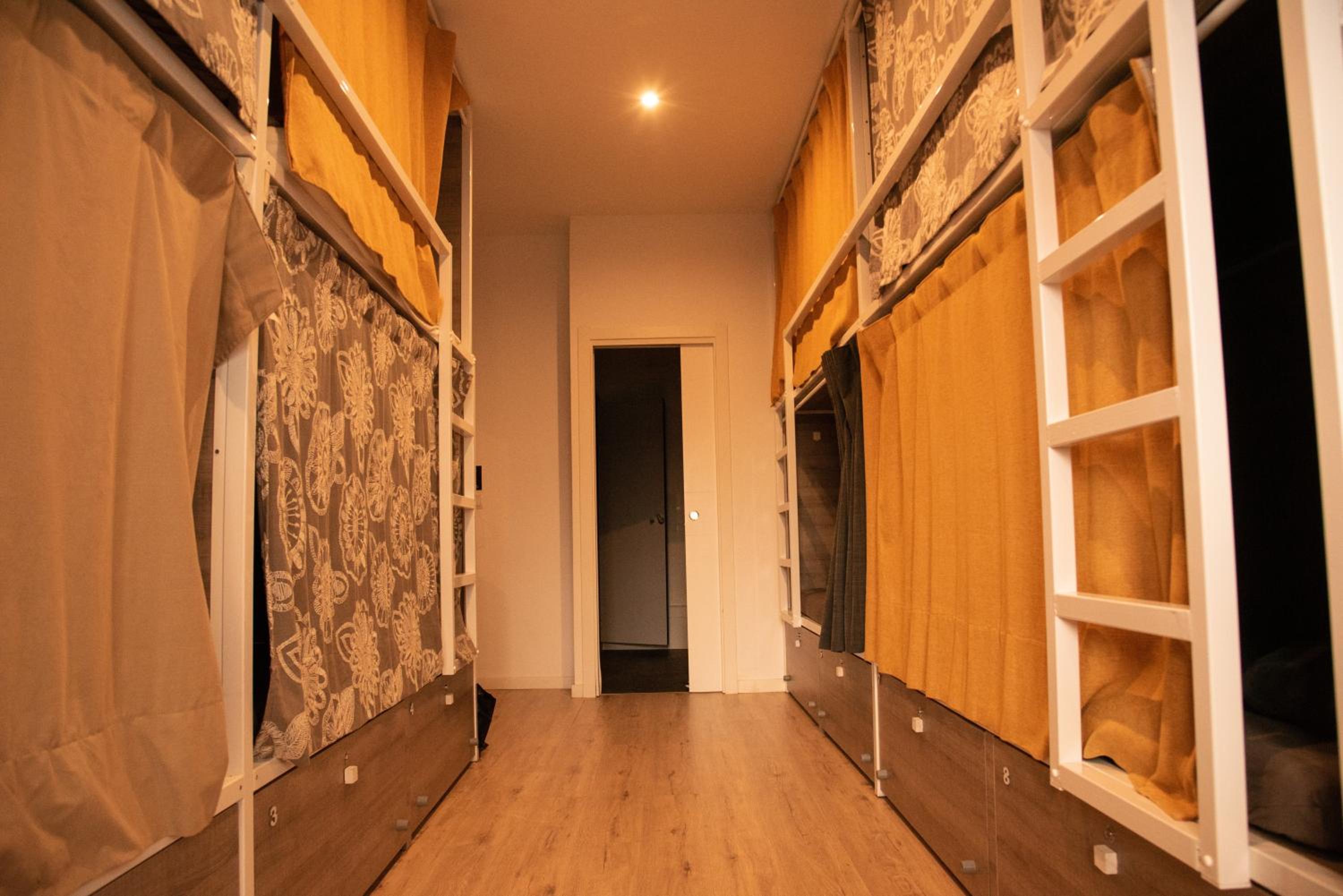 Cama en Habitación Compartida Mixta de 8 Camas