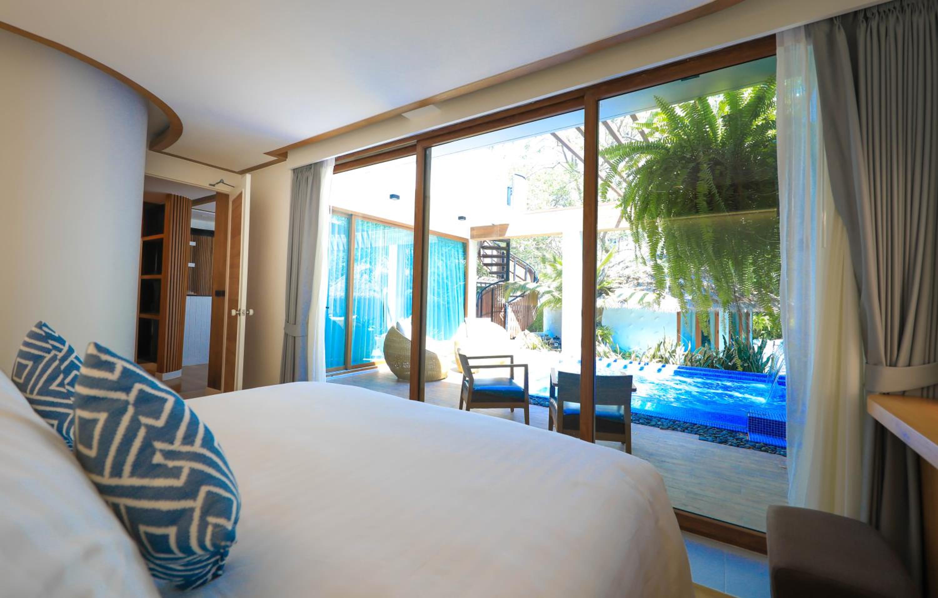 Suite with Private Pool photo 2
