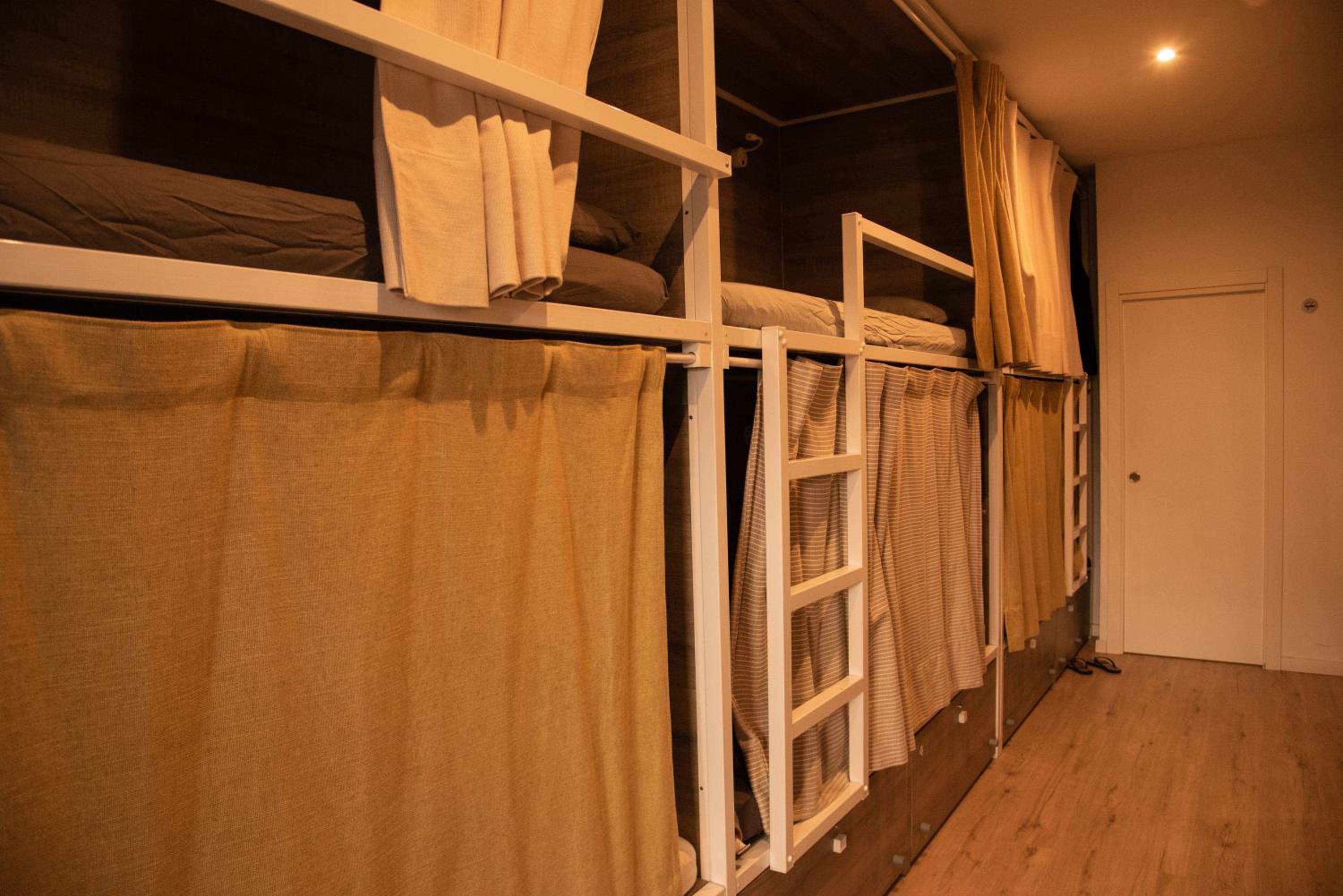 Cama en Dormitorio Mixto de 10 Camas