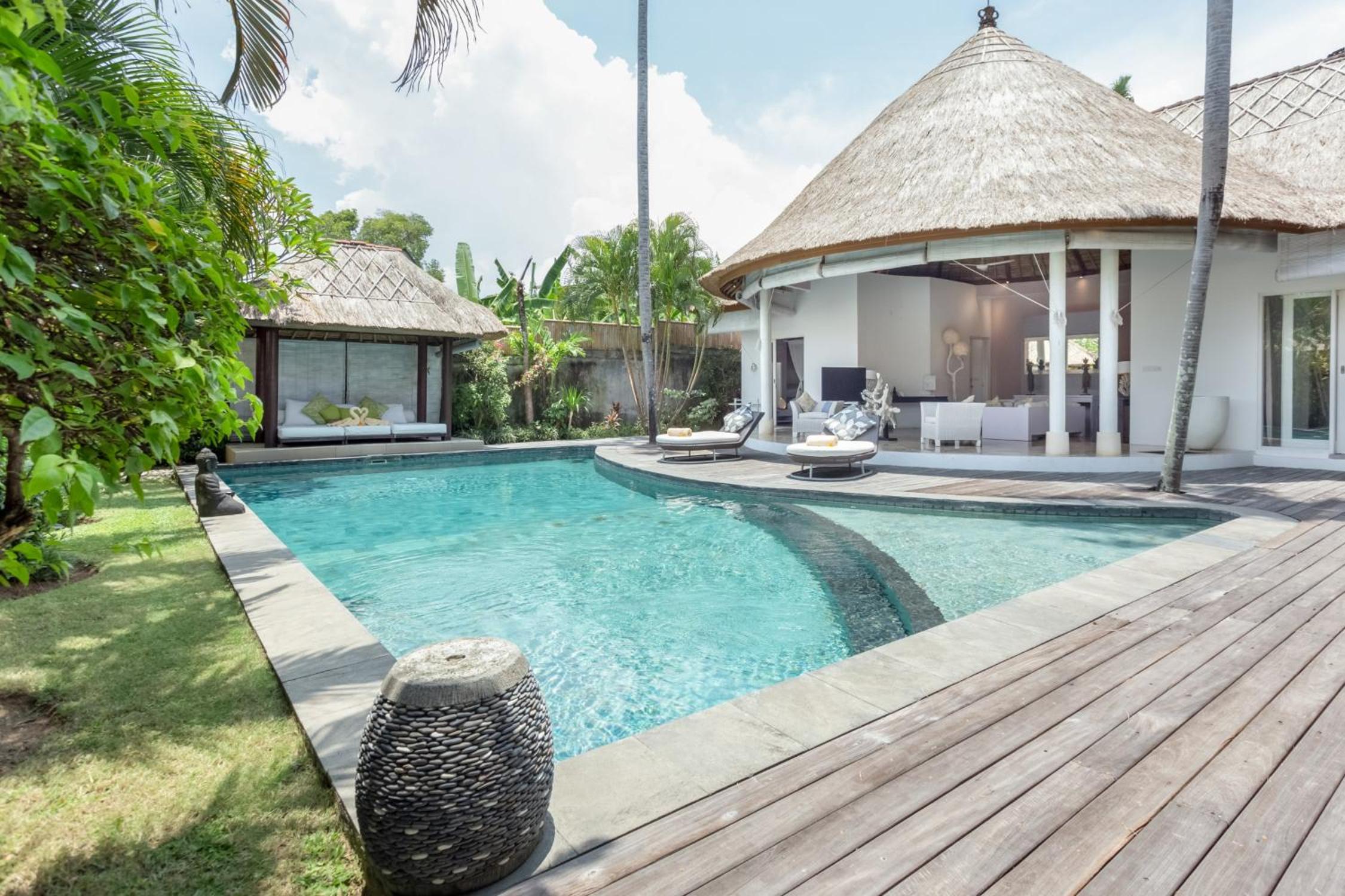 Three-Bedroom Villa with Private Pool - Photo 38