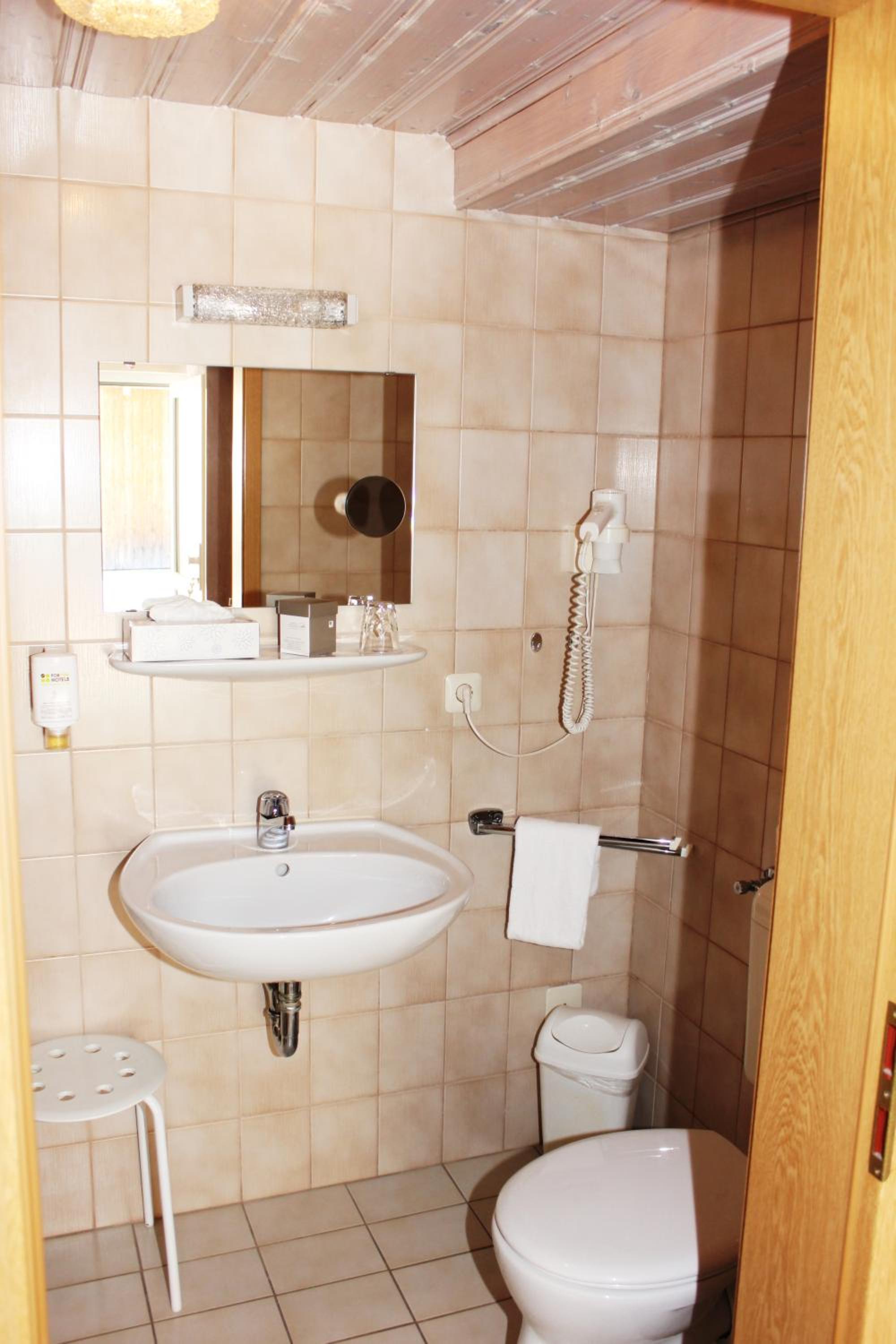 Standard Double Room - Photo 3