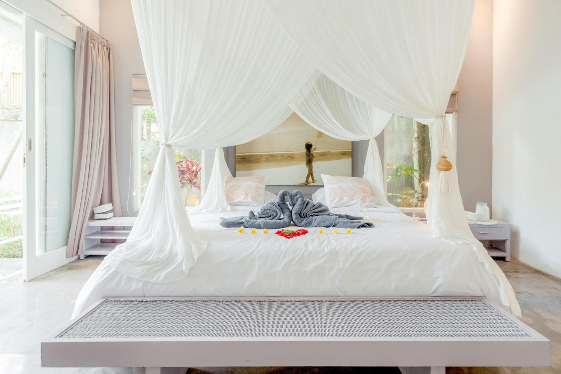 Three-Bedroom Villa with Private Pool - Photo 19