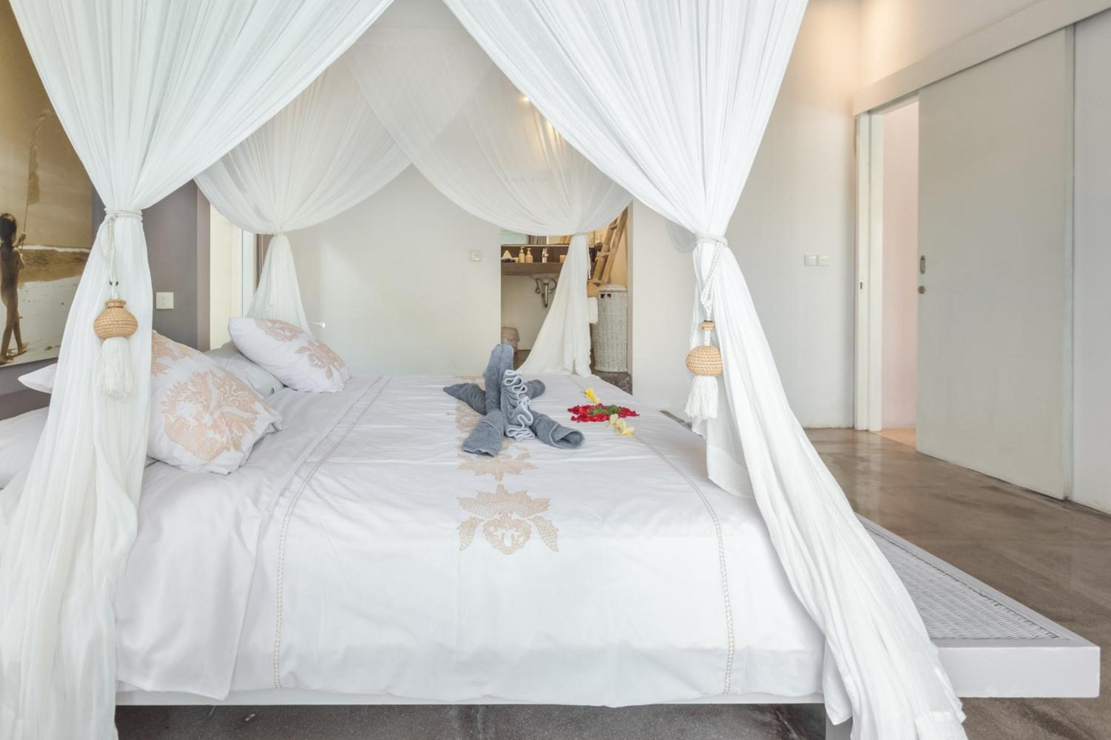 Three-Bedroom Villa with Private Pool - Photo 22