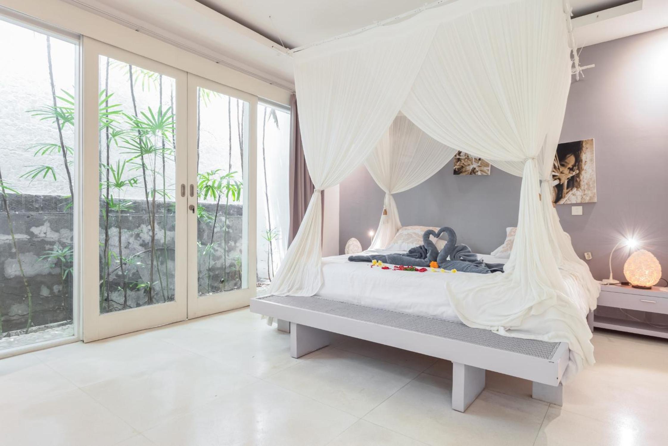 Three-Bedroom Villa with Private Pool - Photo 23