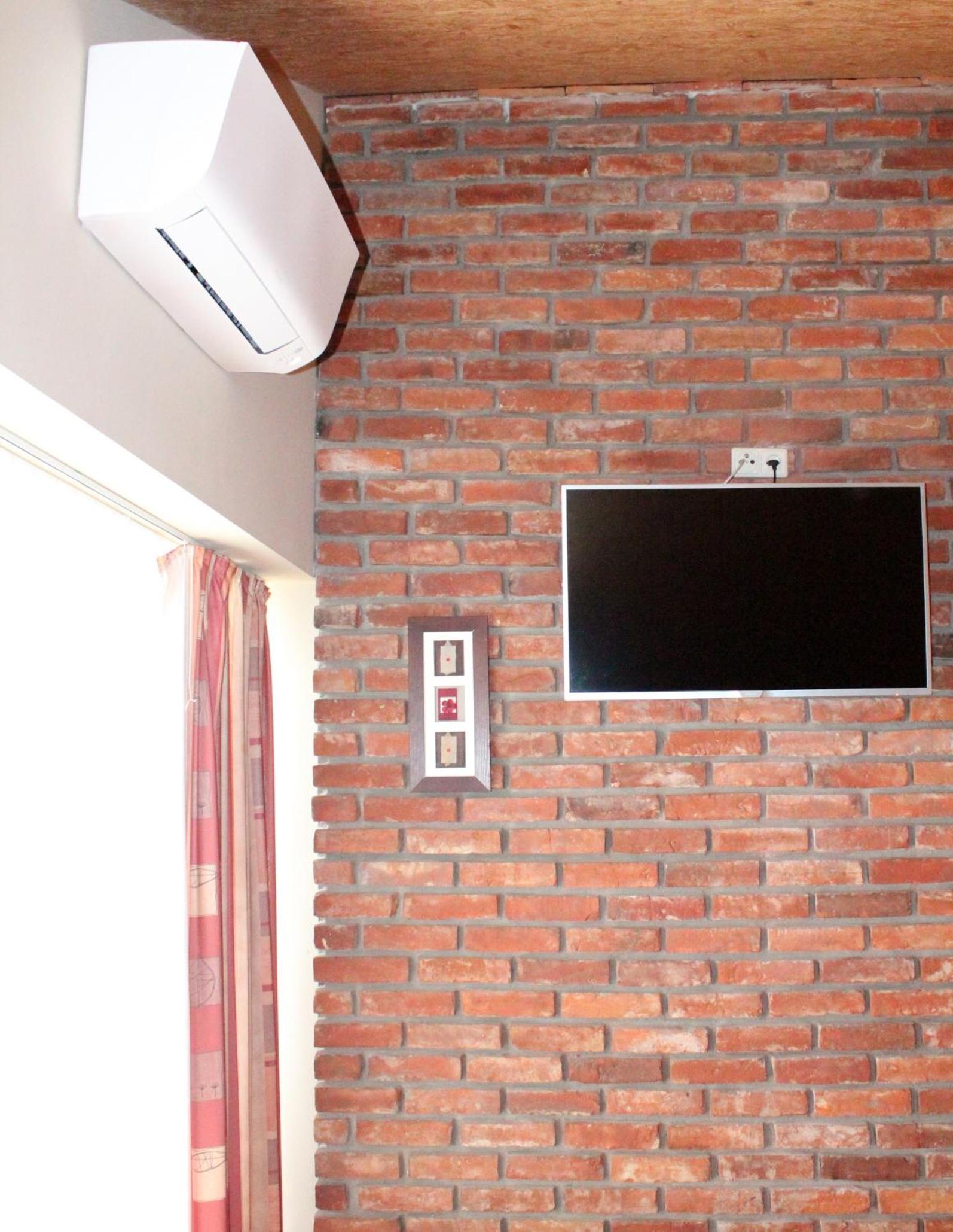 Family Room with Lake View - Photo 7
