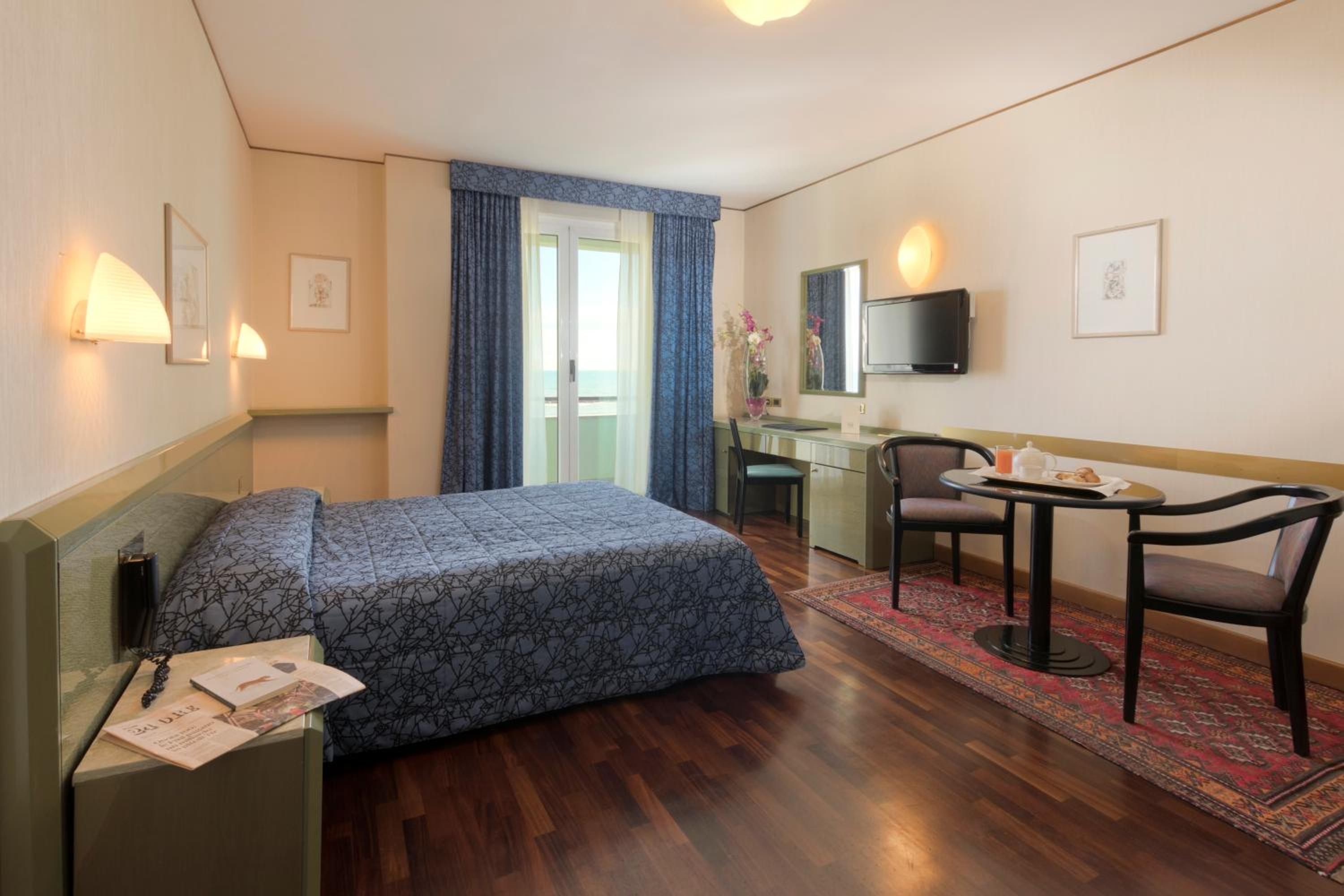 Deluxe Double or Twin Room with Sea View - Photo 1