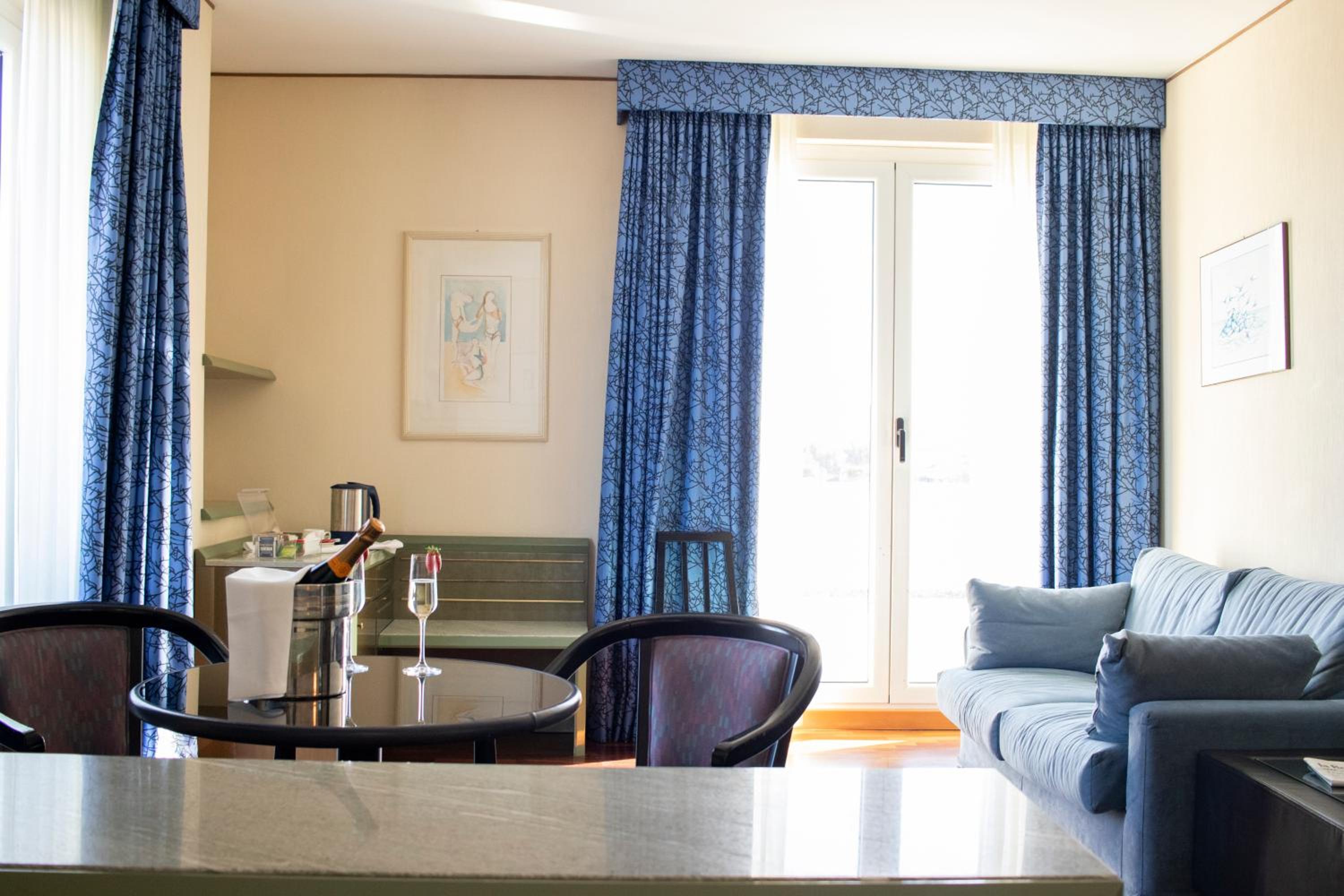 Suite - Photo 5