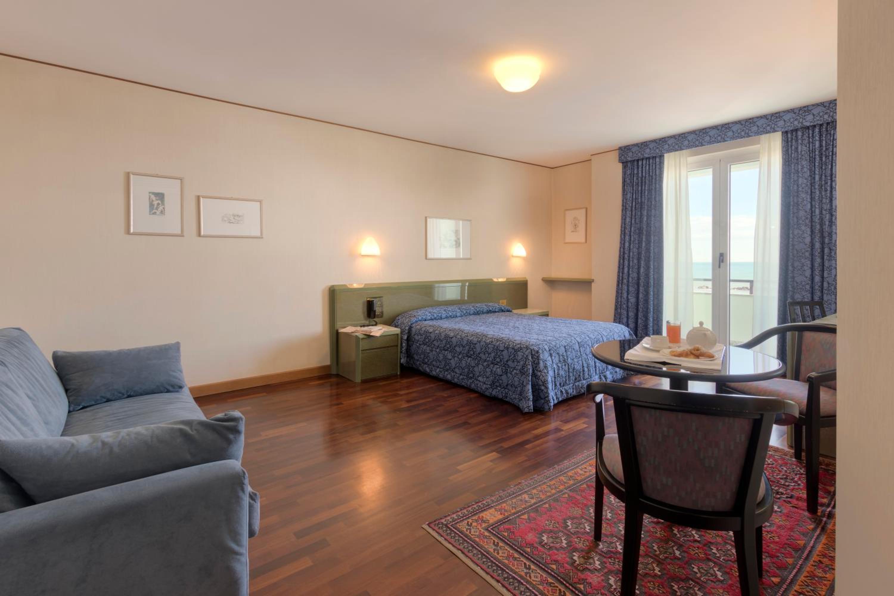 Deluxe Double or Twin Room with Sea View - Photo 3