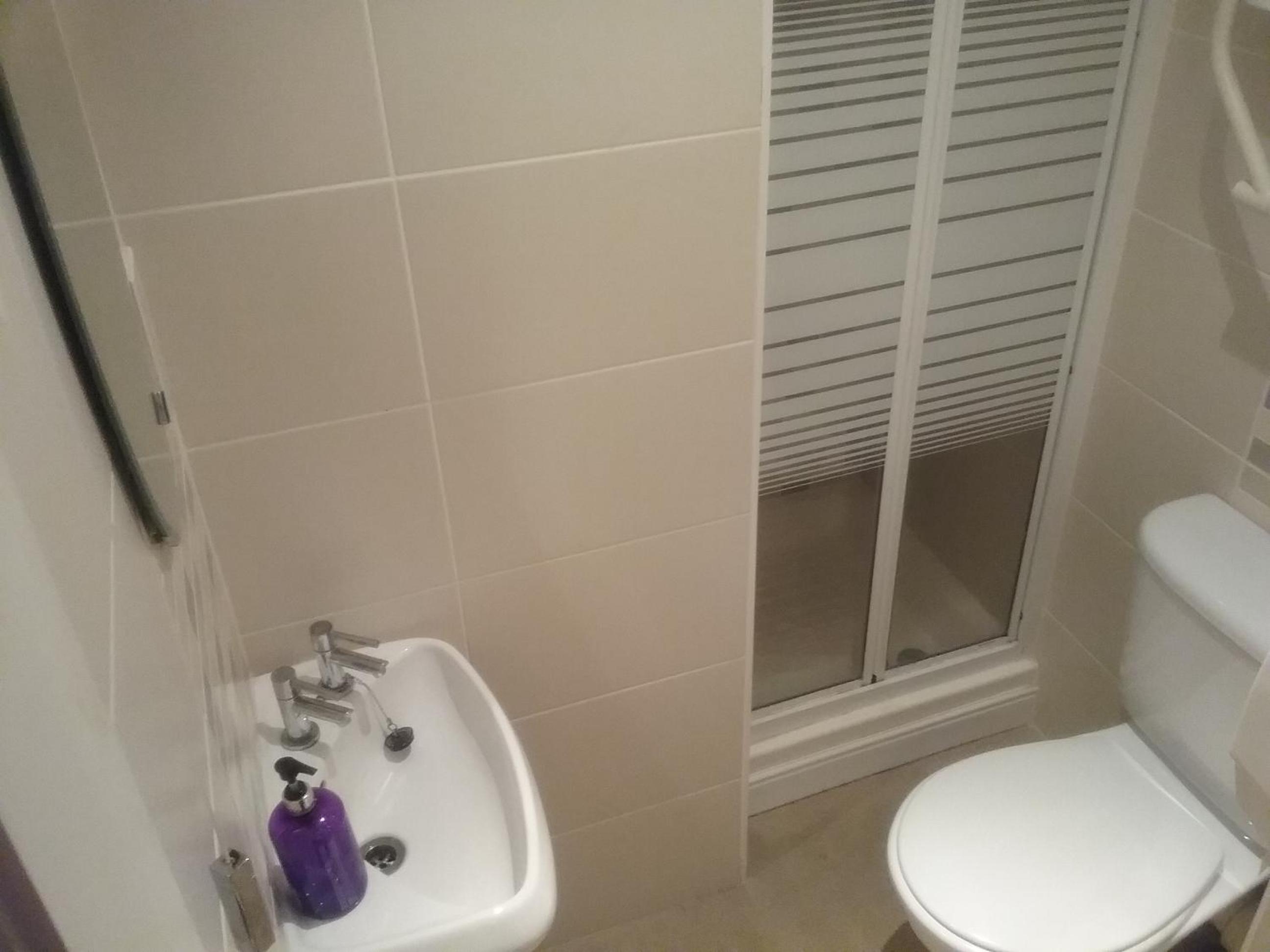 Twin Room with Shower - Photo 2