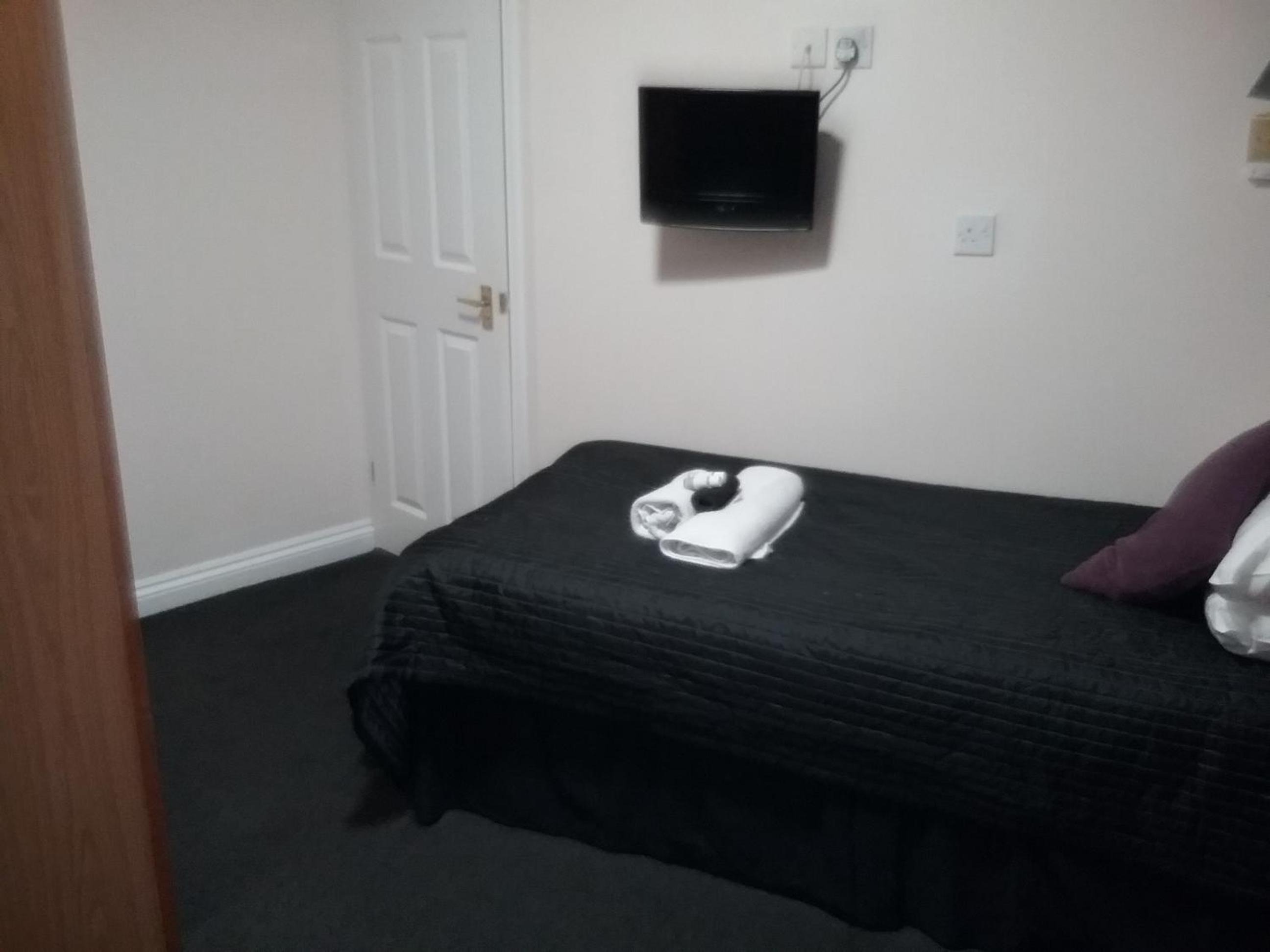Standard Twin Room - Photo 7