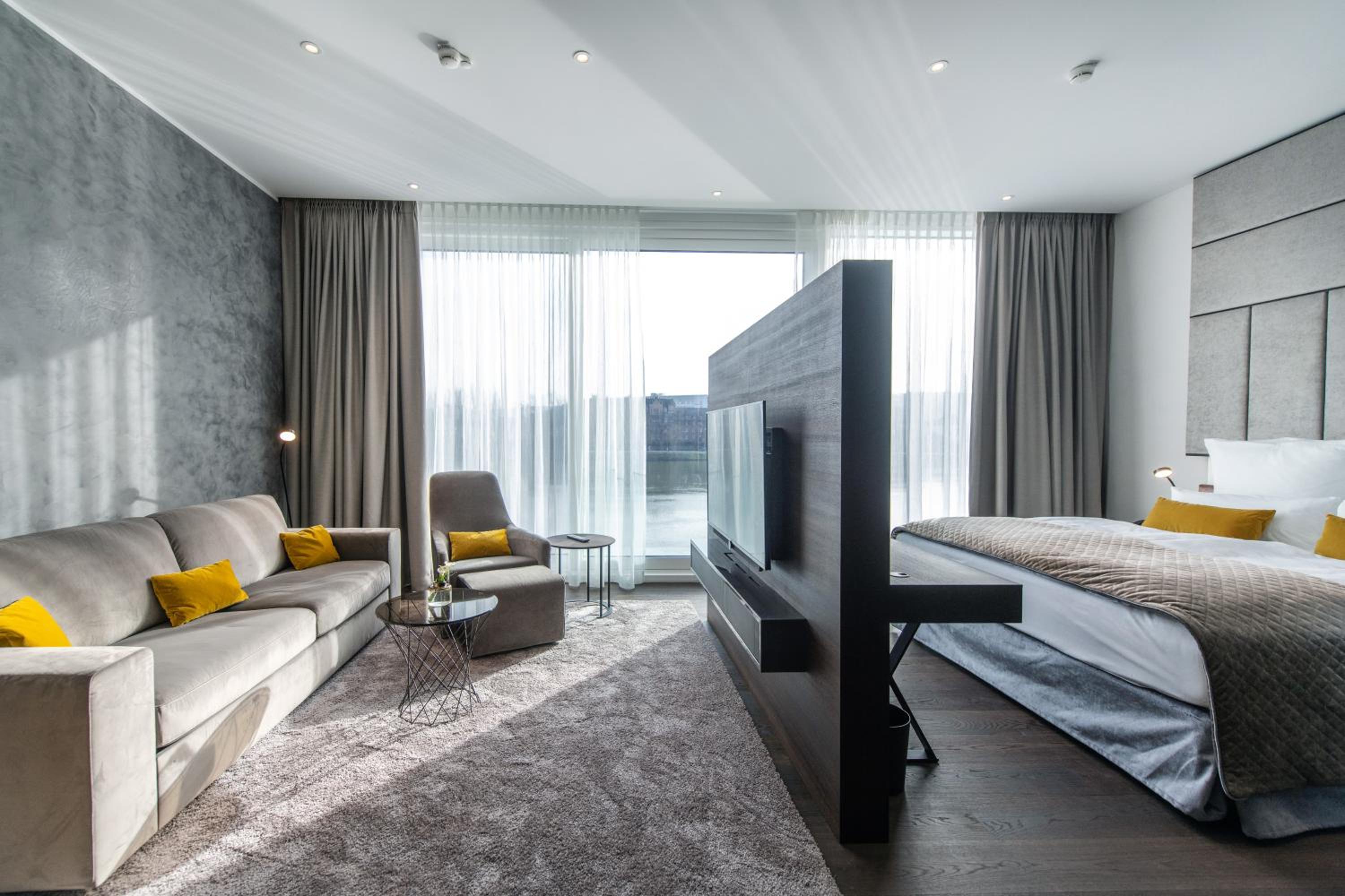 Suite mit Flussblick photo