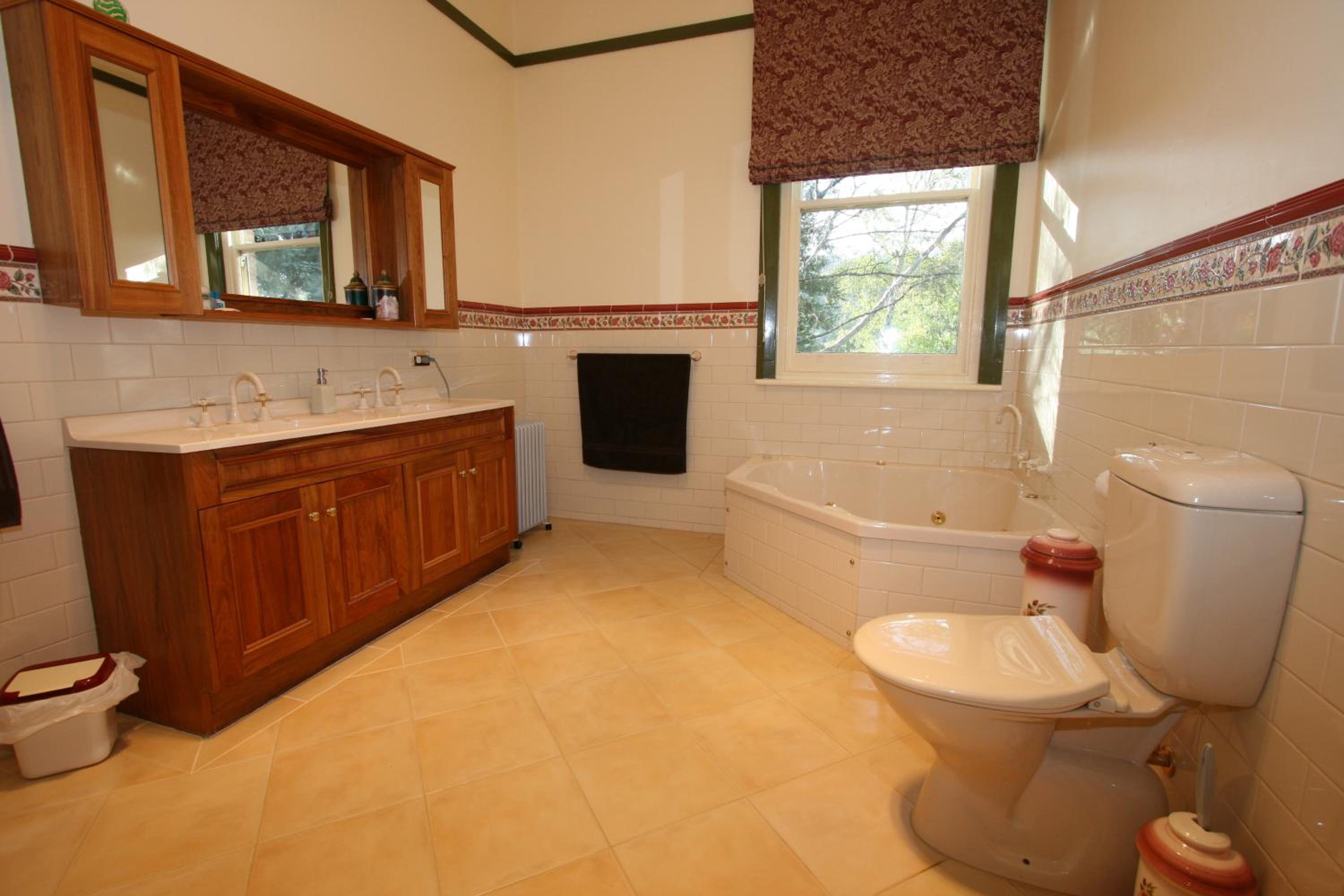 Suite with Spa Bath photo 3