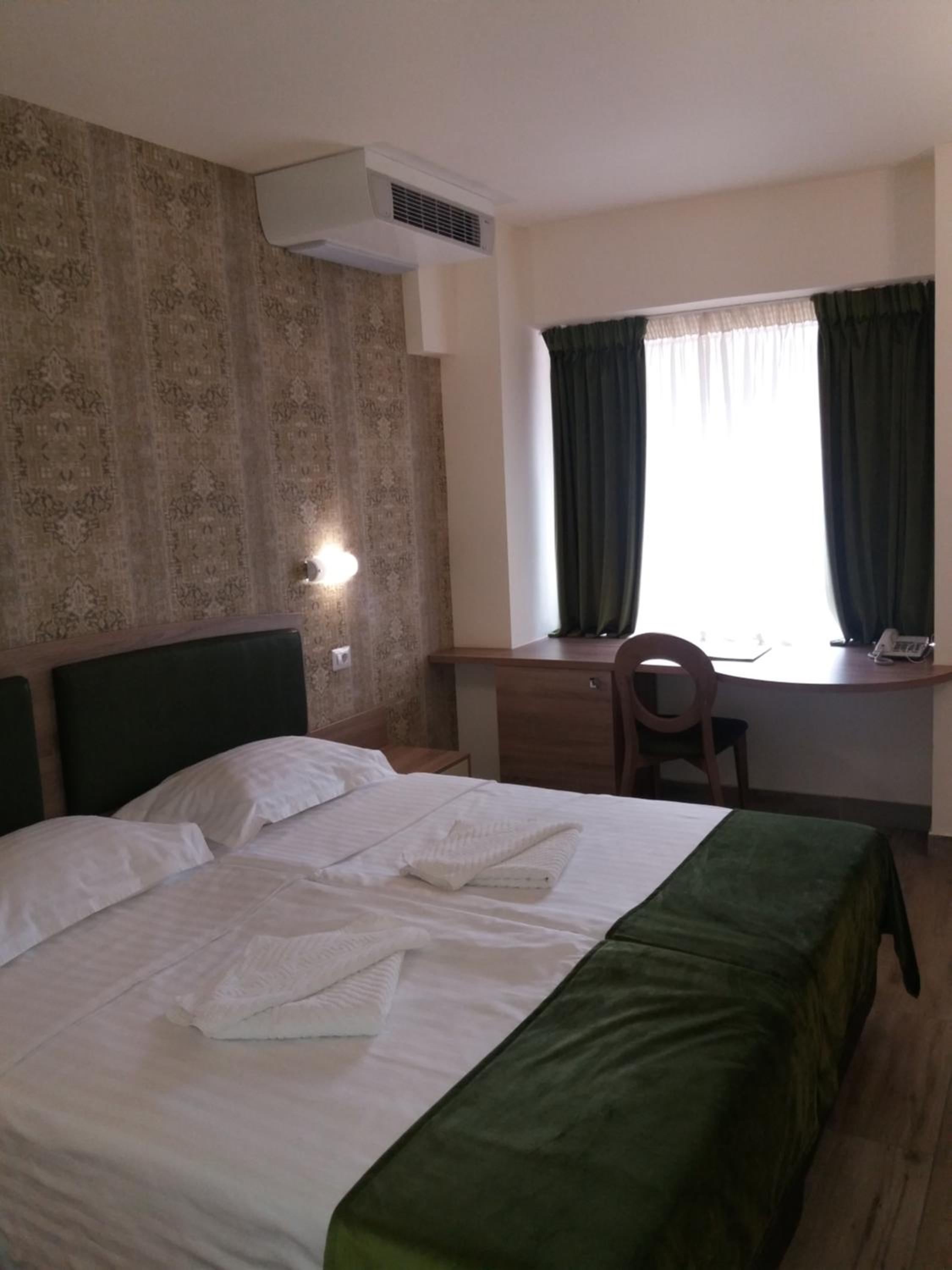 Twin Room with Spa Access - Photo 3