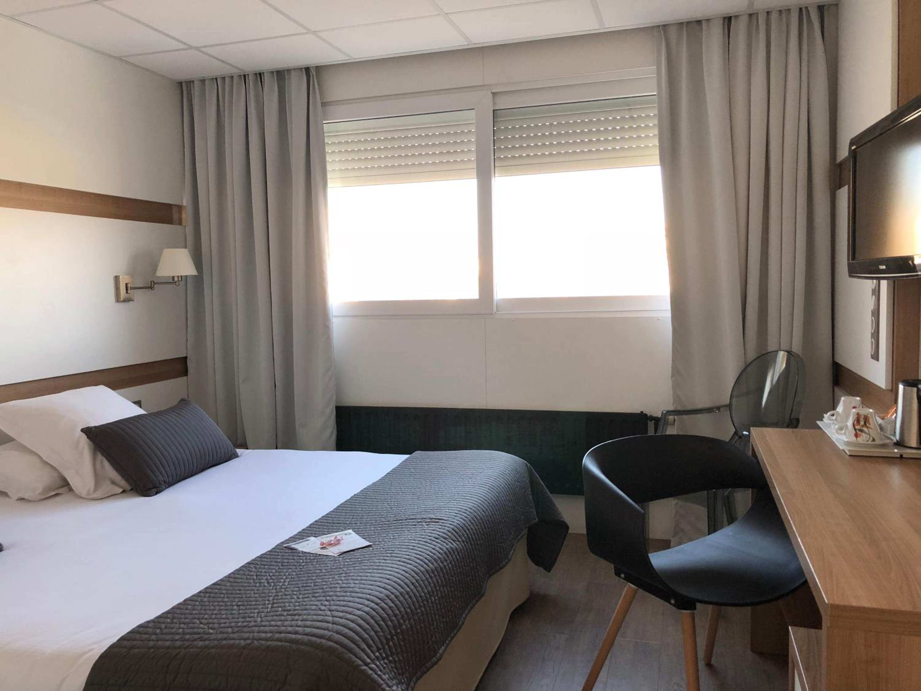 Premium Double Room view pool