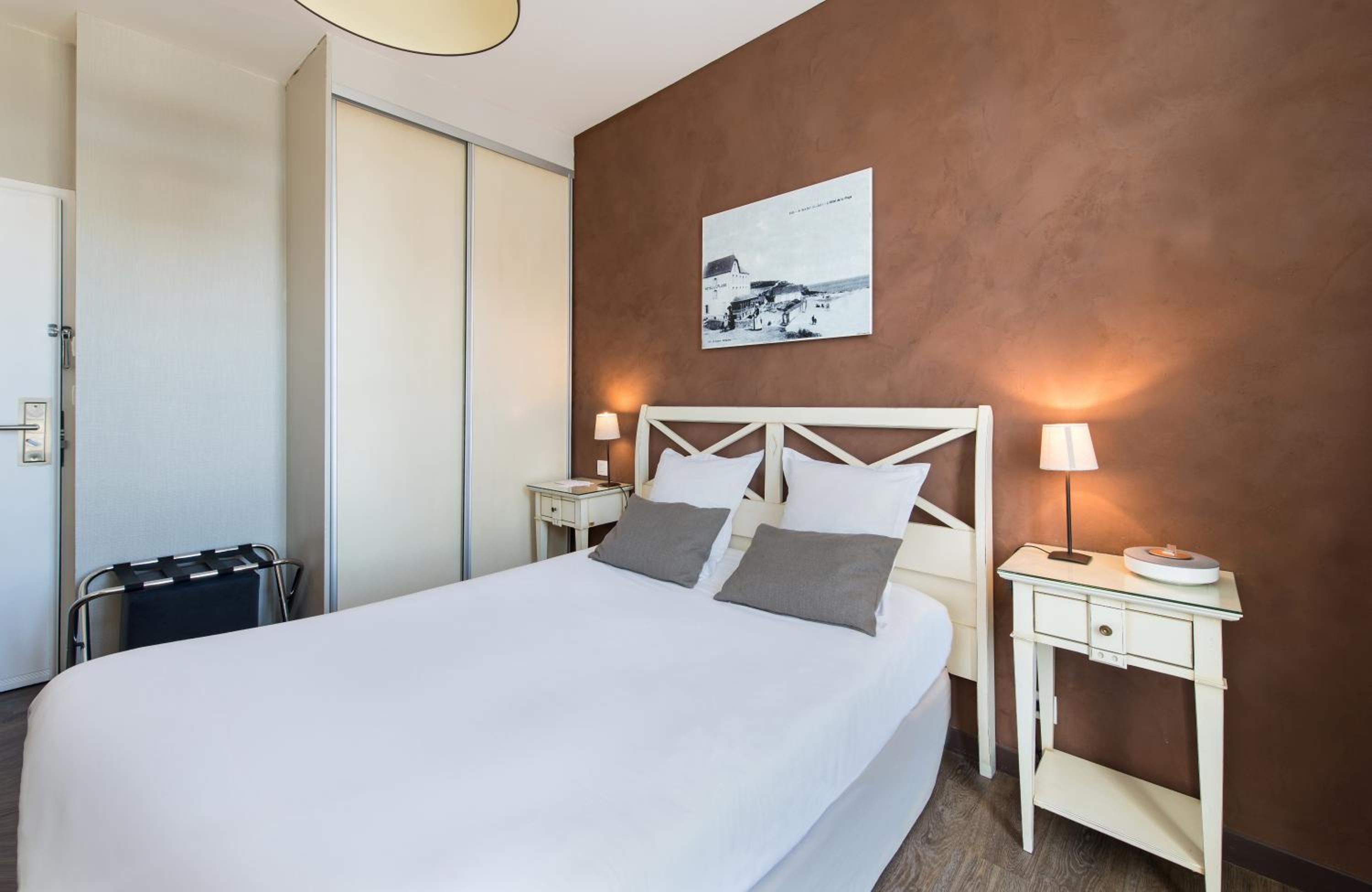 Classic Double Room with Village View - Photo 3